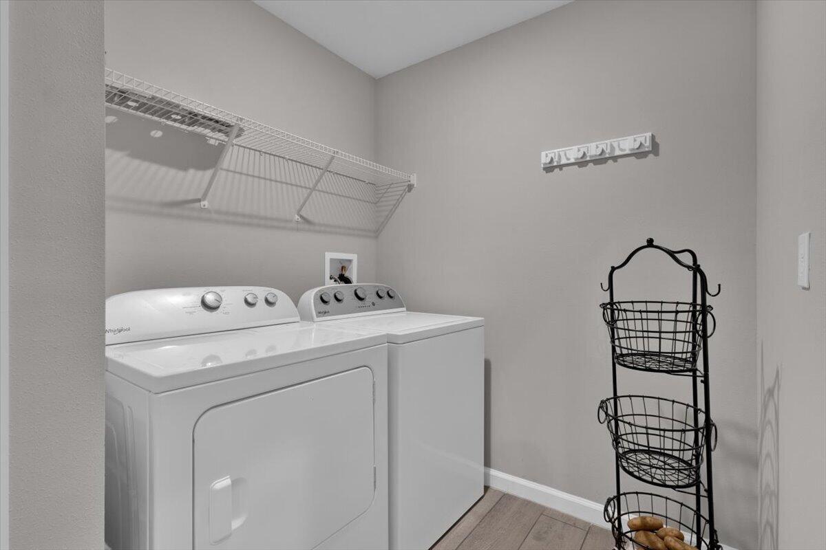 449 Se Whitmore Drive Property Photo 40