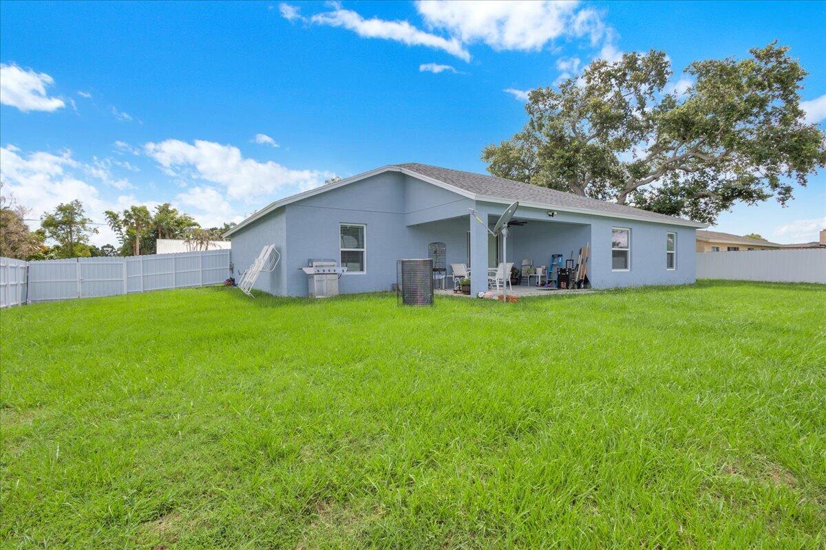 449 Se Whitmore Drive Property Photo 44