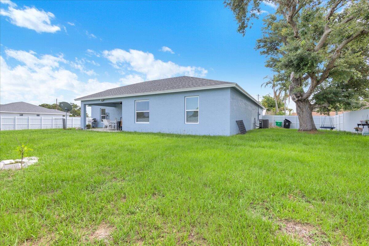 449 Se Whitmore Drive Property Photo 46