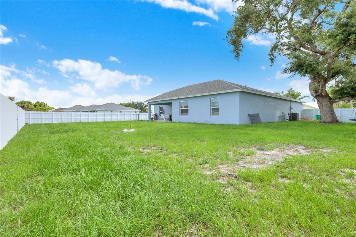 449 Se Whitmore Drive Property Photo 47