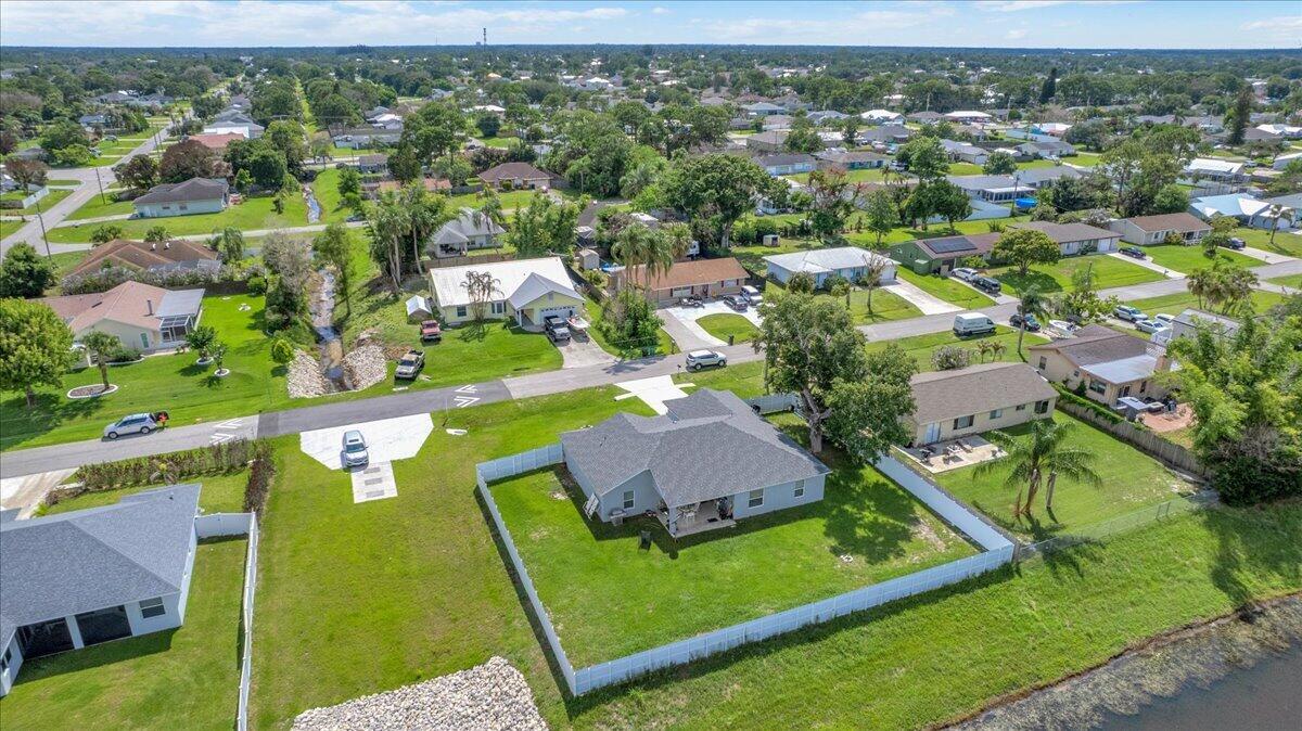 449 Se Whitmore Drive Property Photo 48