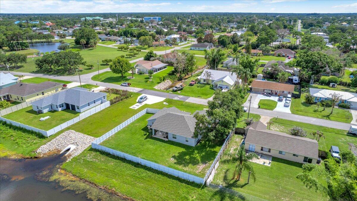 449 Se Whitmore Drive Property Photo 49