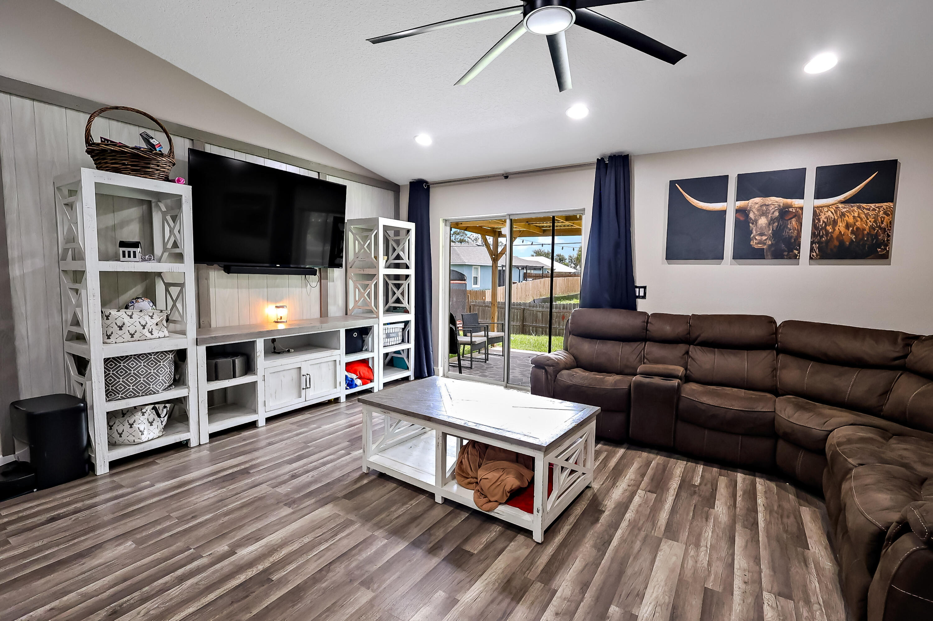 7726 102nd Avenue Property Photo 2