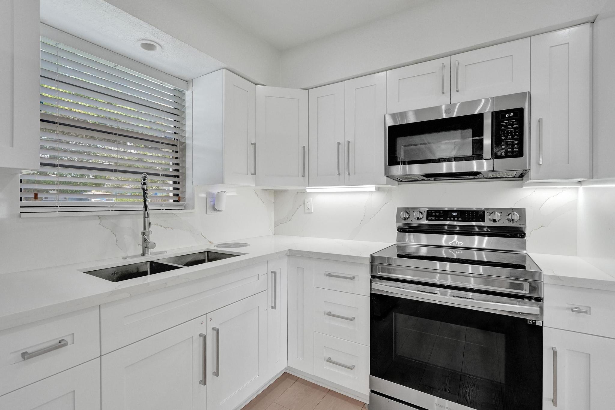 1054 Wyoming Avenue Property Photo 10