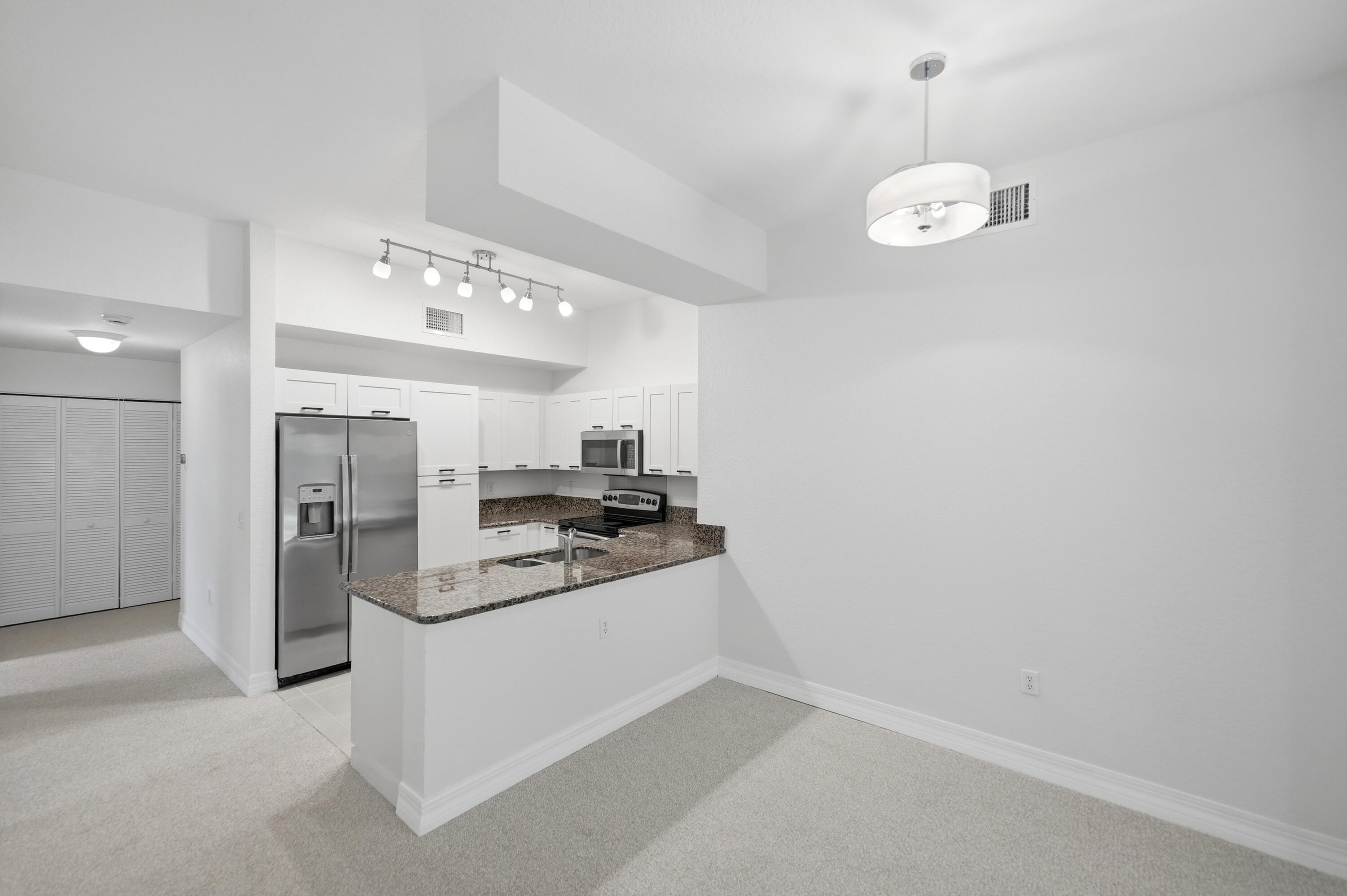58 Se Palermo Court 104 Property Photo 5
