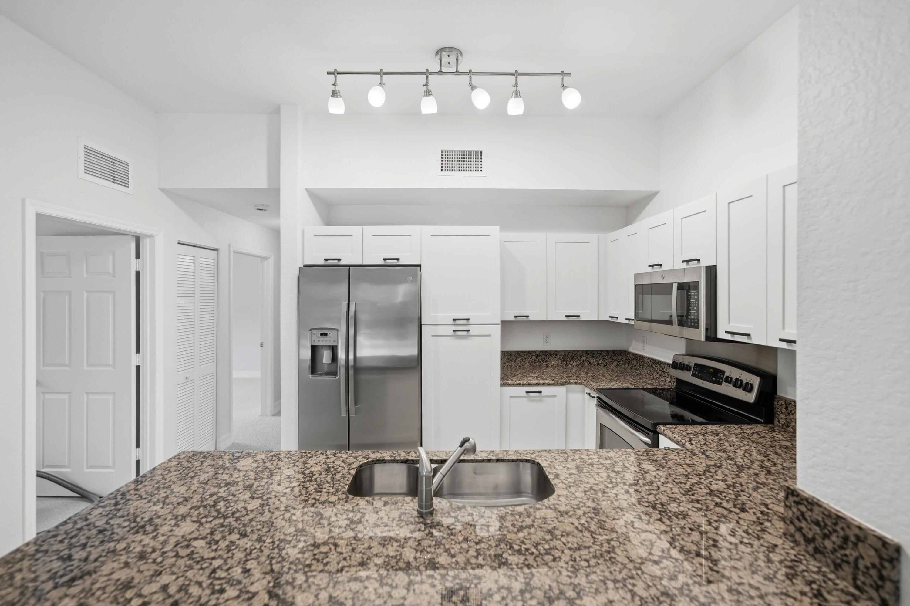 58 Se Palermo Court 104 Property Photo 6