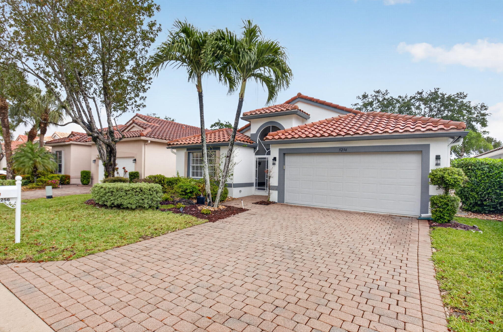 5256 Glenville Drive Property Photo 3