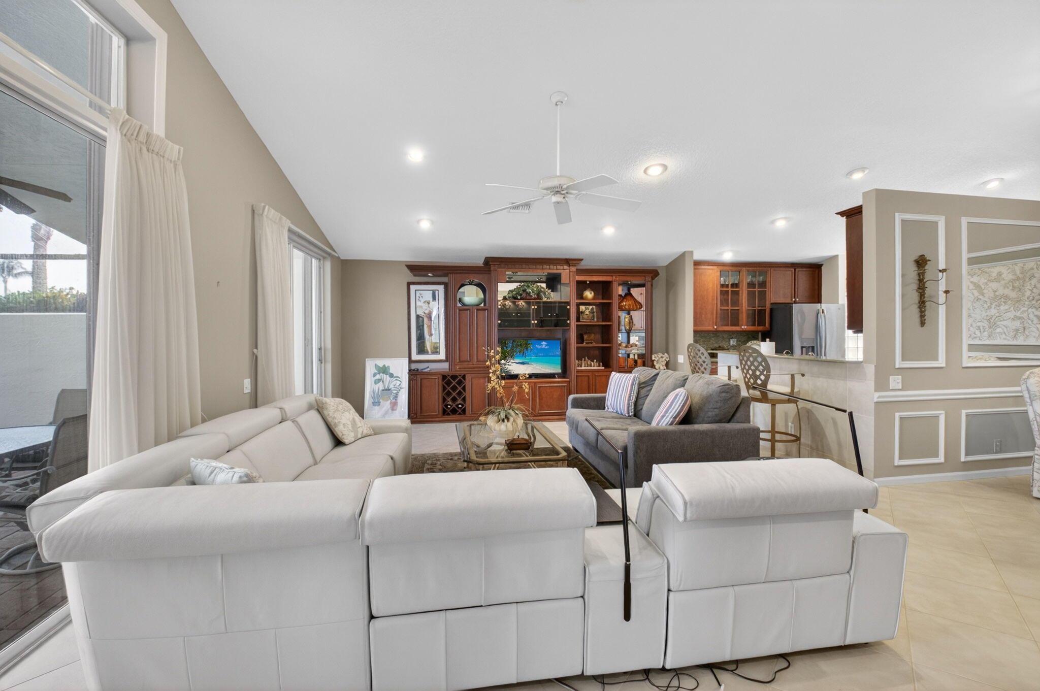 5256 Glenville Drive Property Photo 13