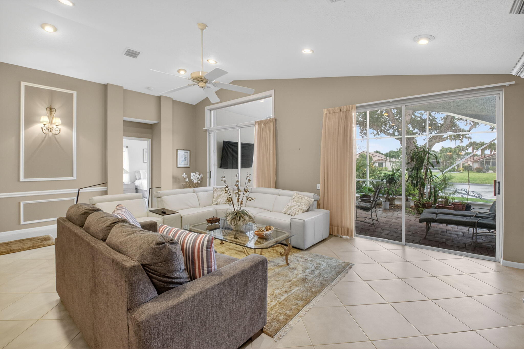 5256 Glenville Drive Property Photo 17