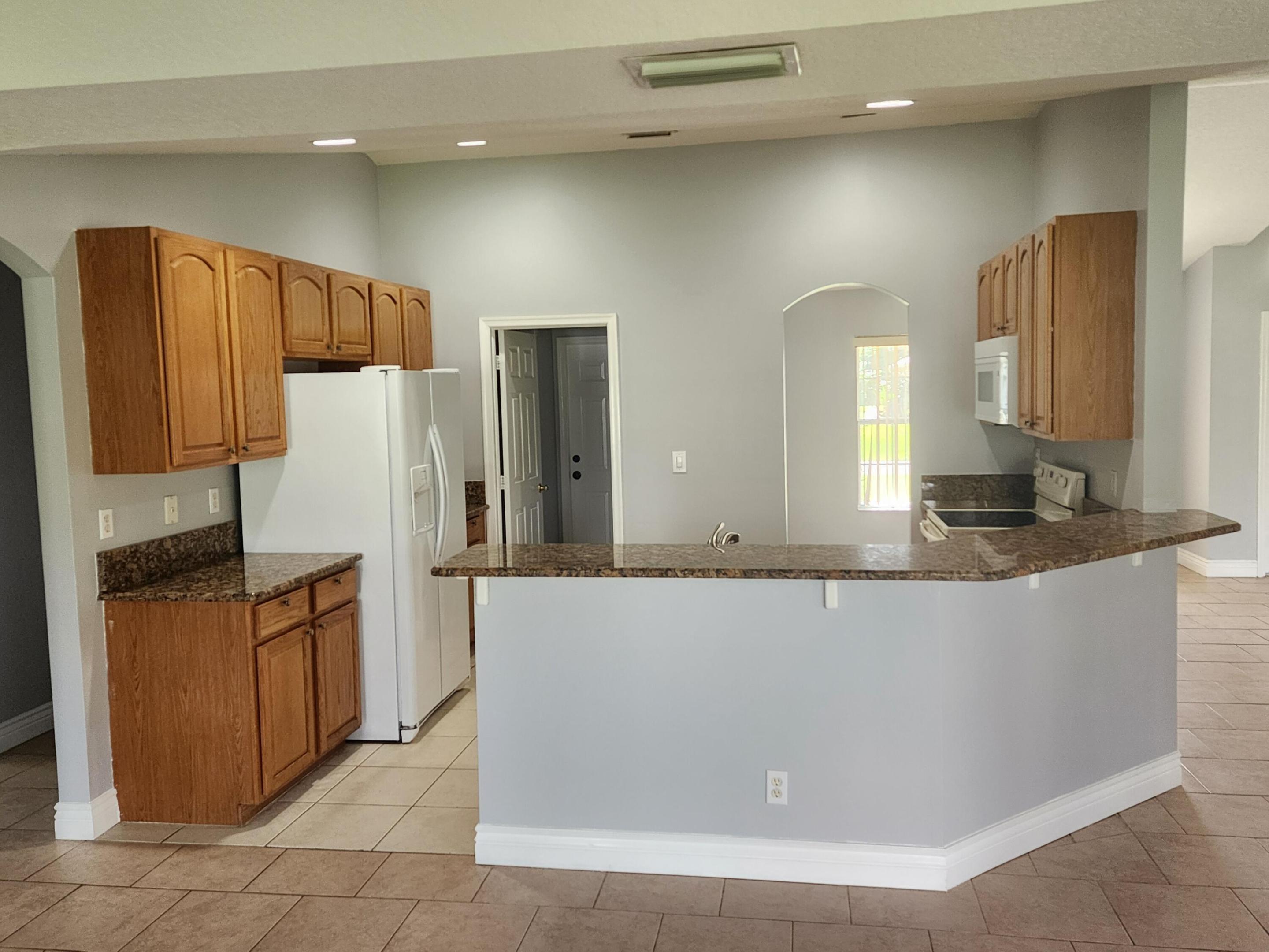 425 Sw Mccomb Avenue Property Photo 5