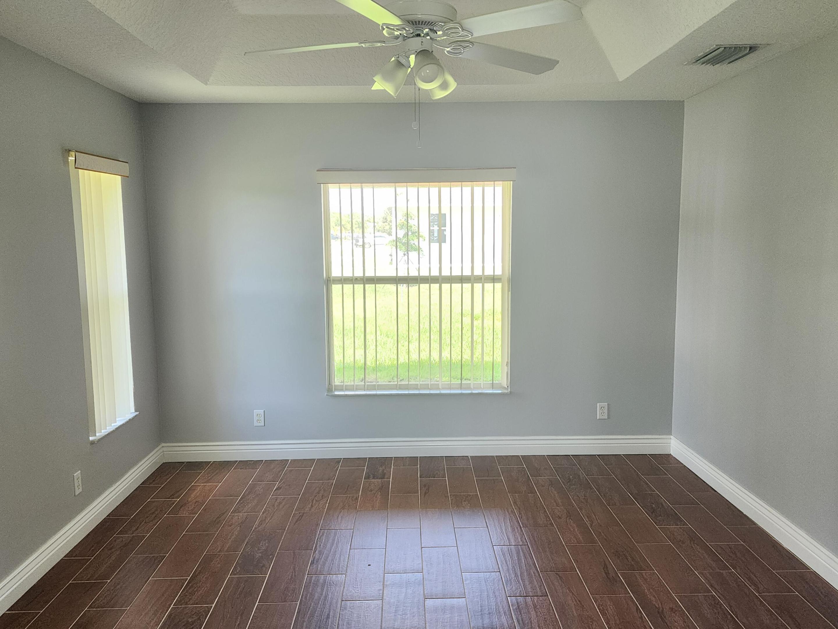425 Sw Mccomb Avenue Property Photo 8