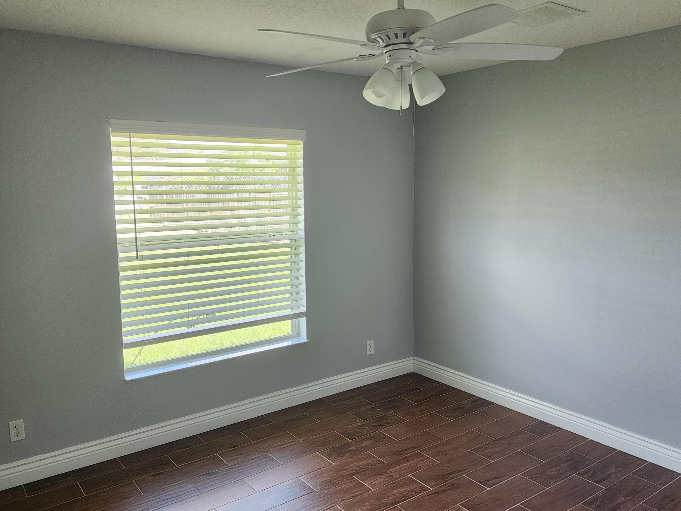 425 Sw Mccomb Avenue Property Photo 10
