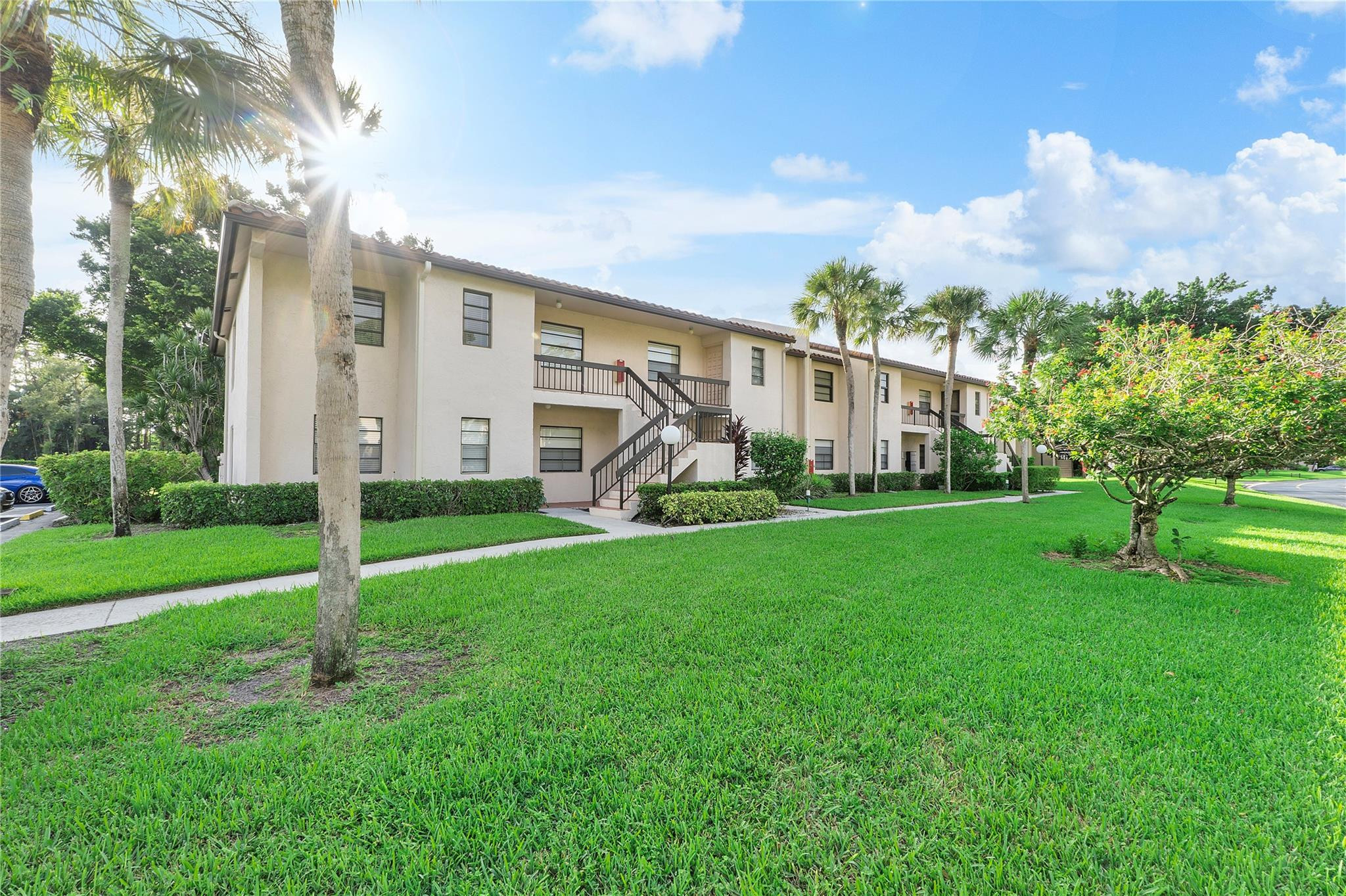 21542 Juego Circle 27h Property Photo 1