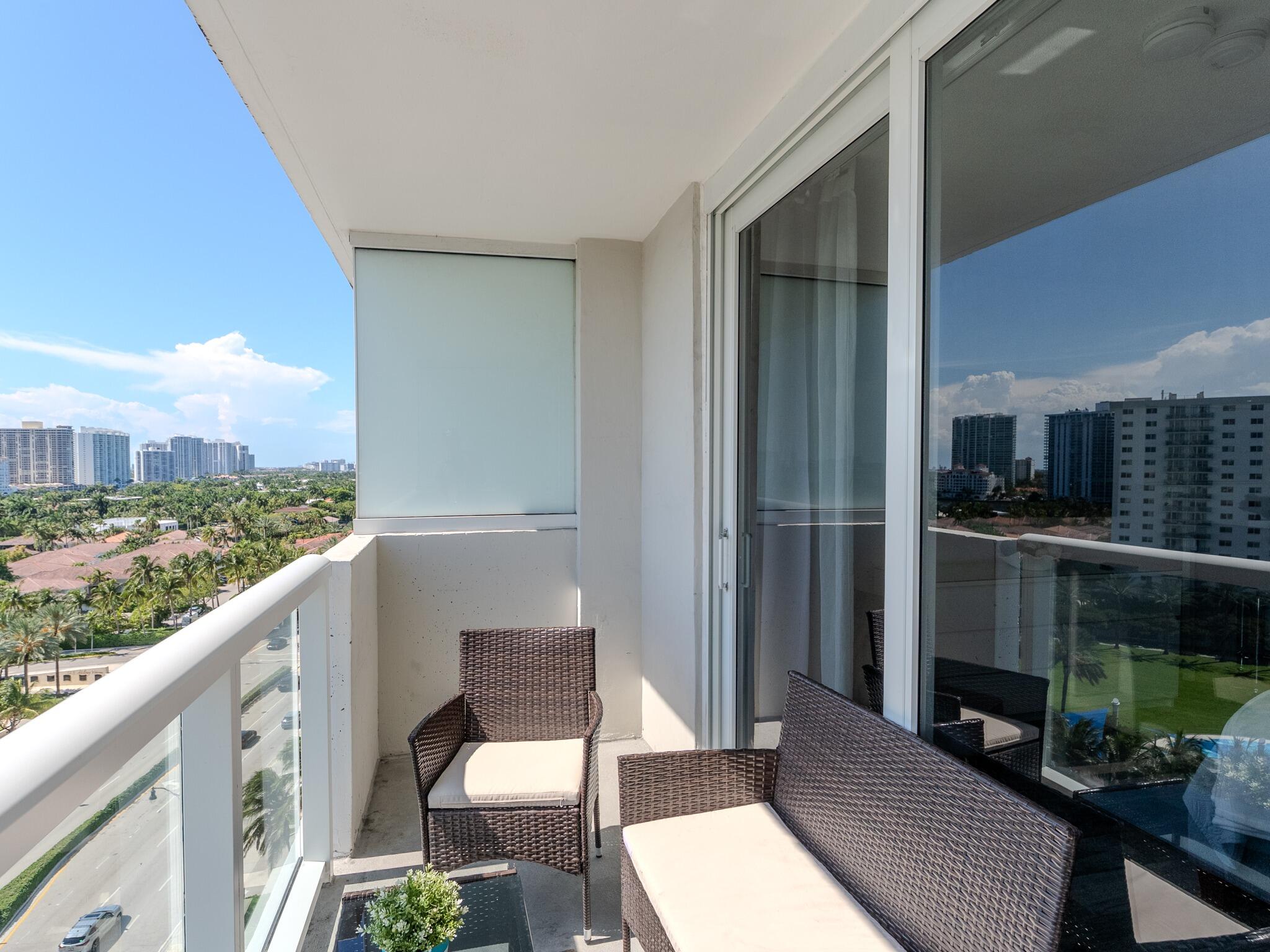 19201 Collins Avenue 1038 Property Photo 3