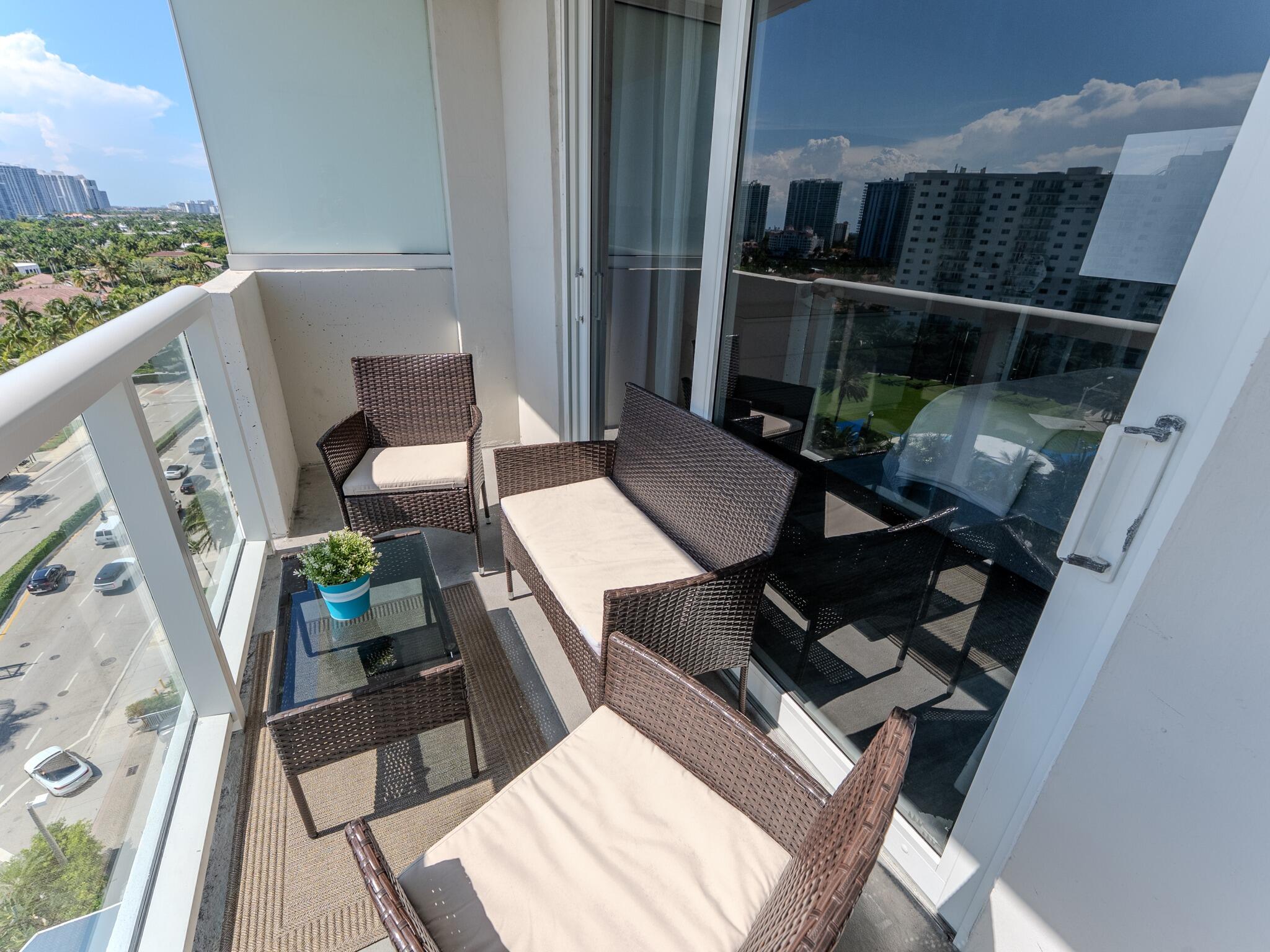 19201 Collins Avenue 1038 Property Photo 4