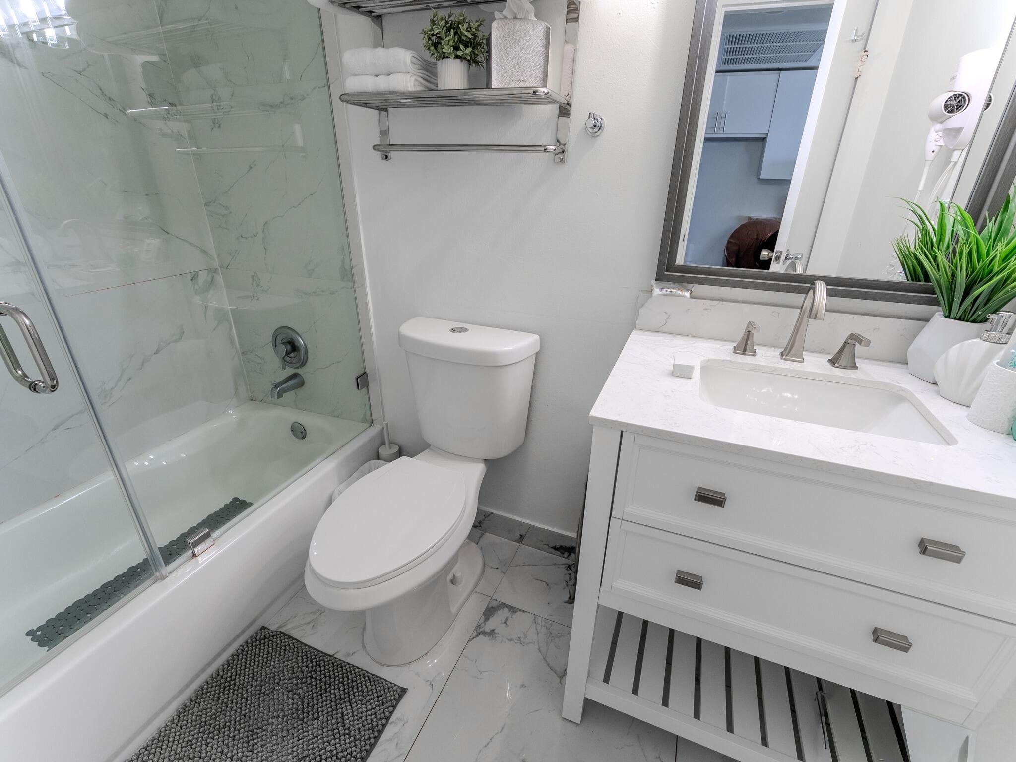 19201 Collins Avenue 1038 Property Photo 11