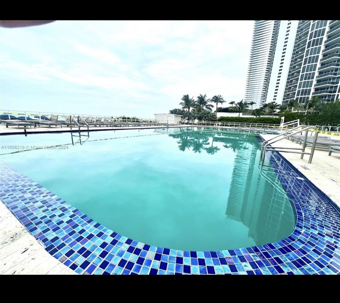 19201 Collins Avenue 1038 Property Photo 13