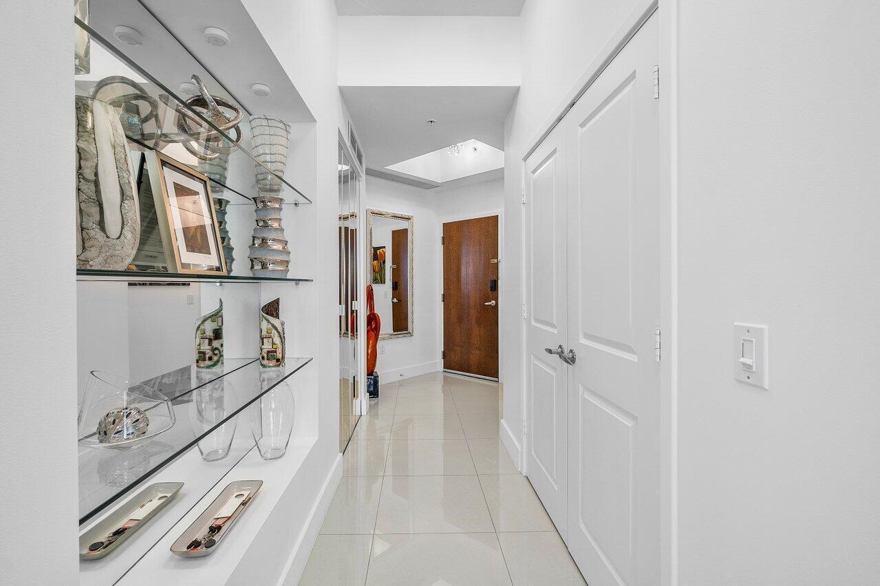 300 S Australian Avenue 1418 Property Photo 3