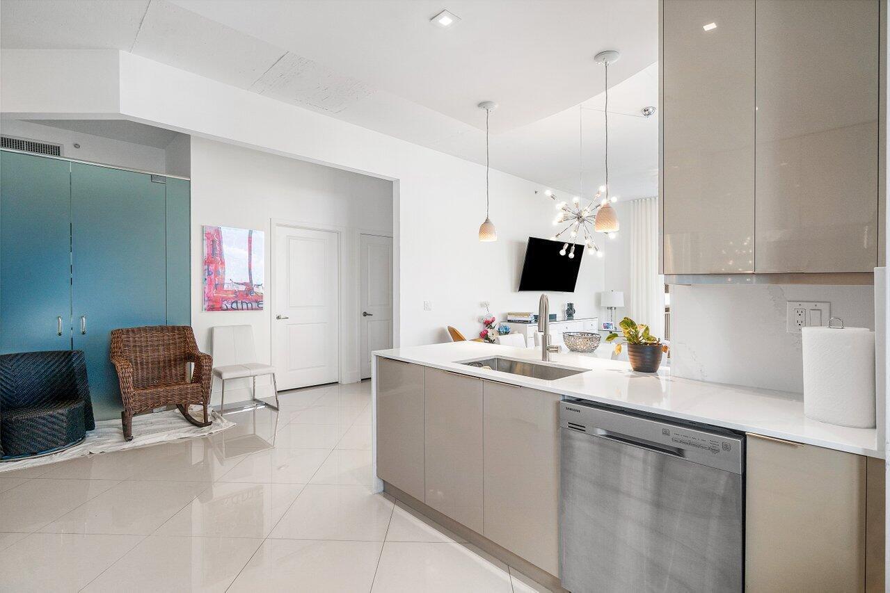 300 S Australian Avenue 1418 Property Photo 12
