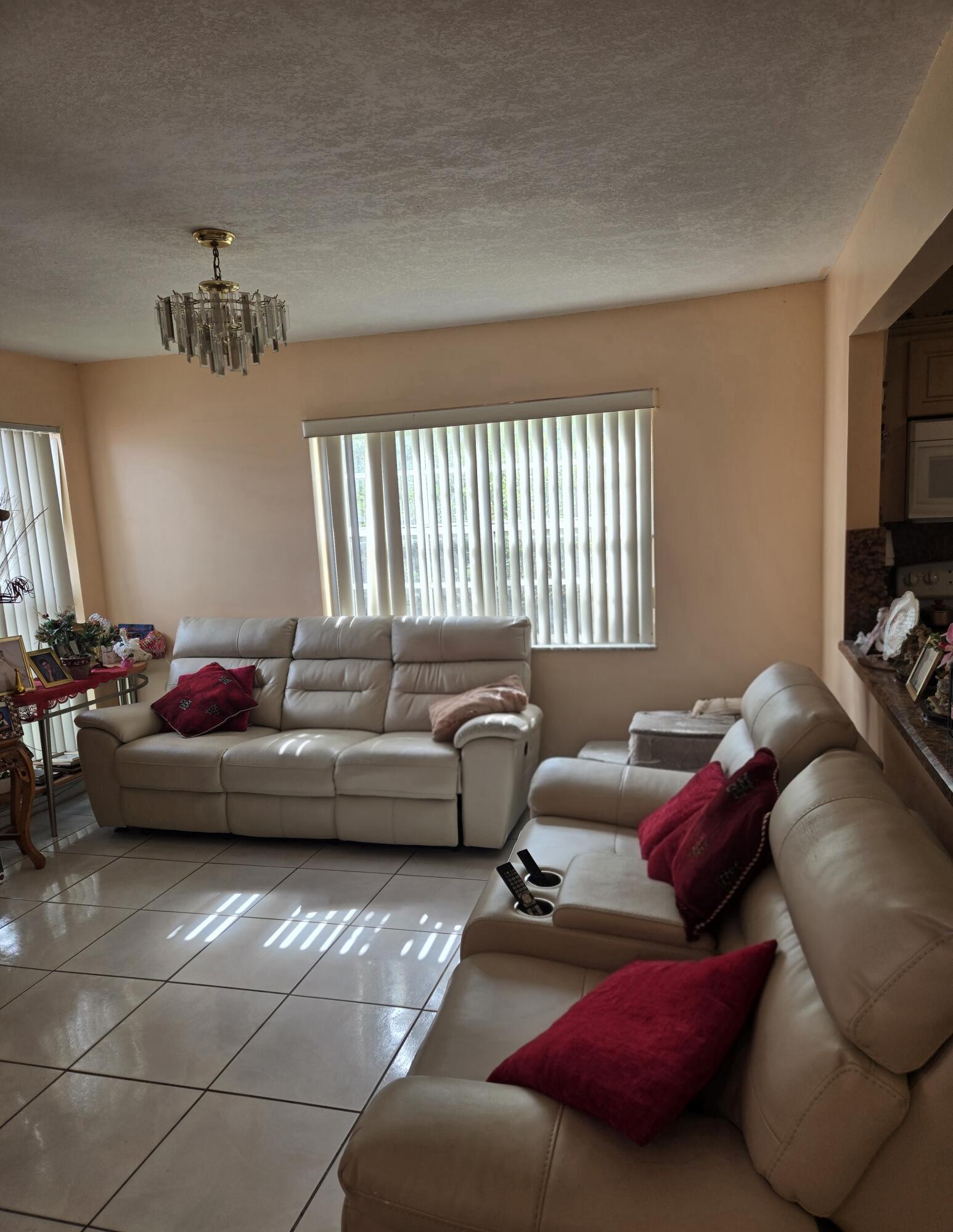 11302 Sw 7th Street Property Photo 4