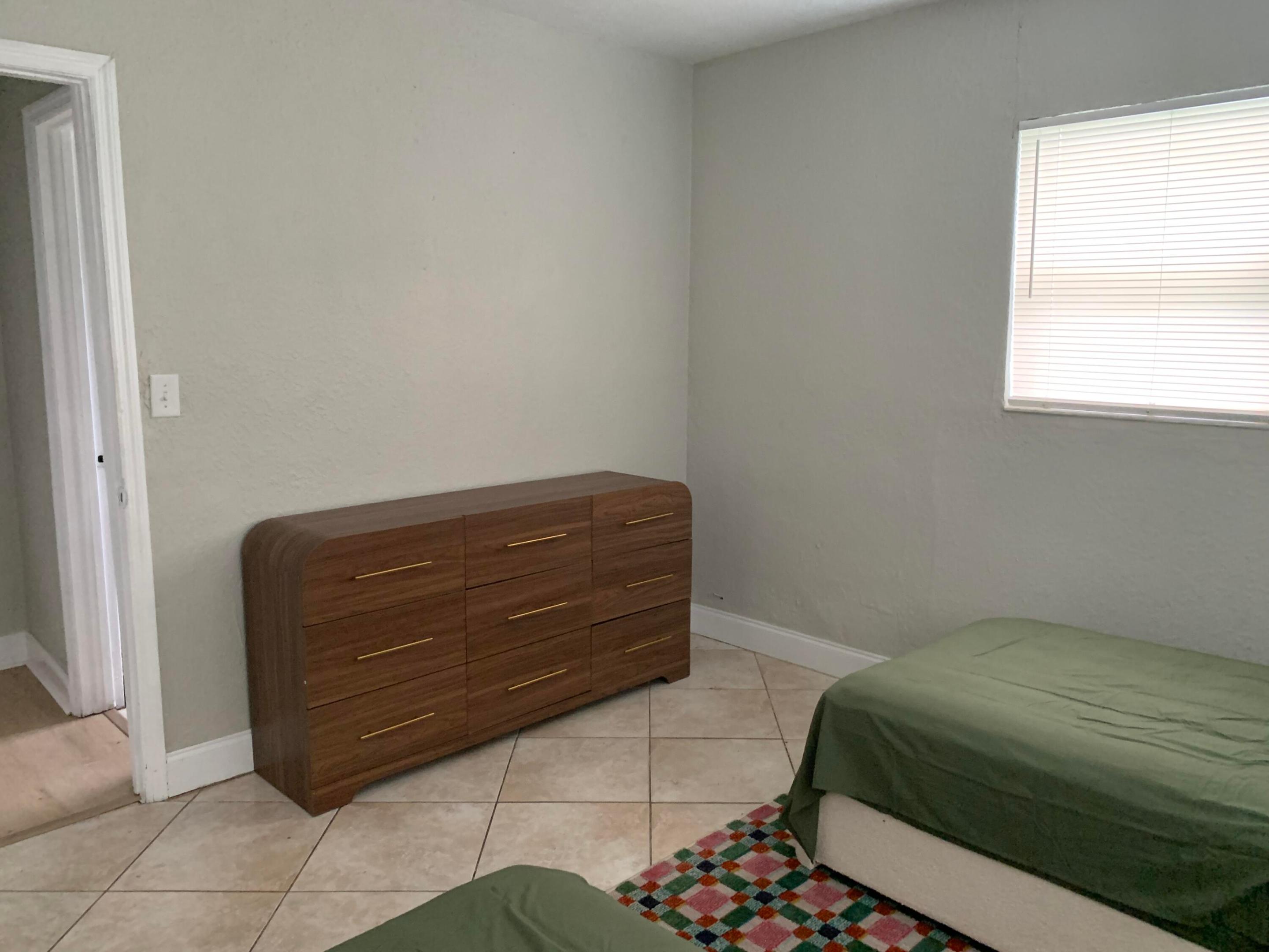 240 Nw 38th Avenue Property Photo 13