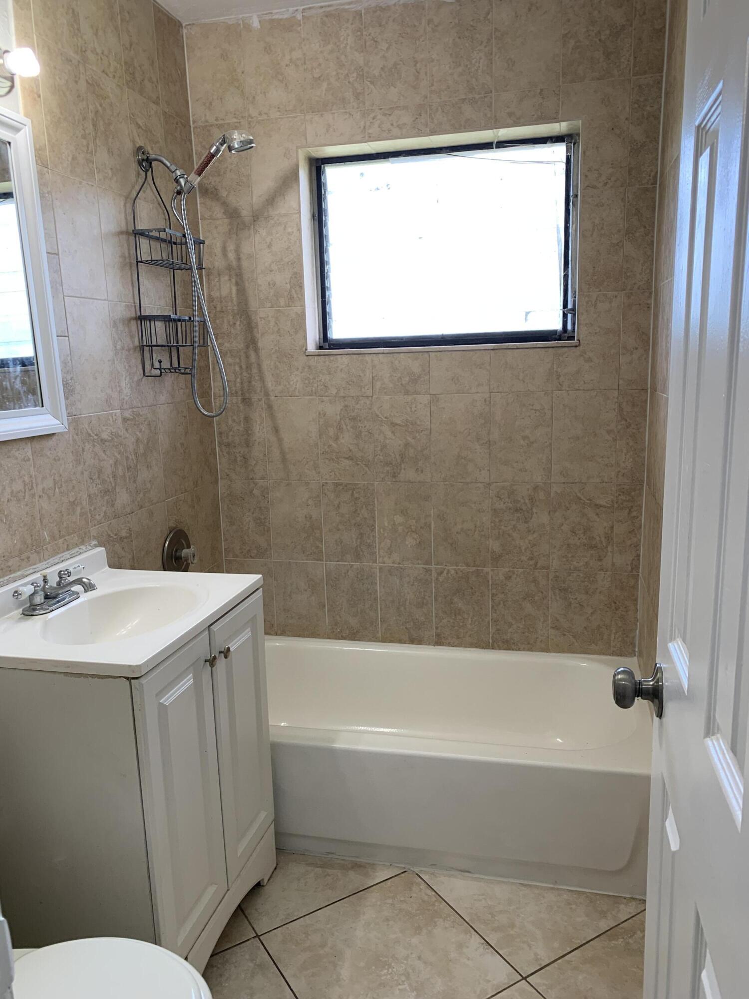 240 Nw 38th Avenue Property Photo 28