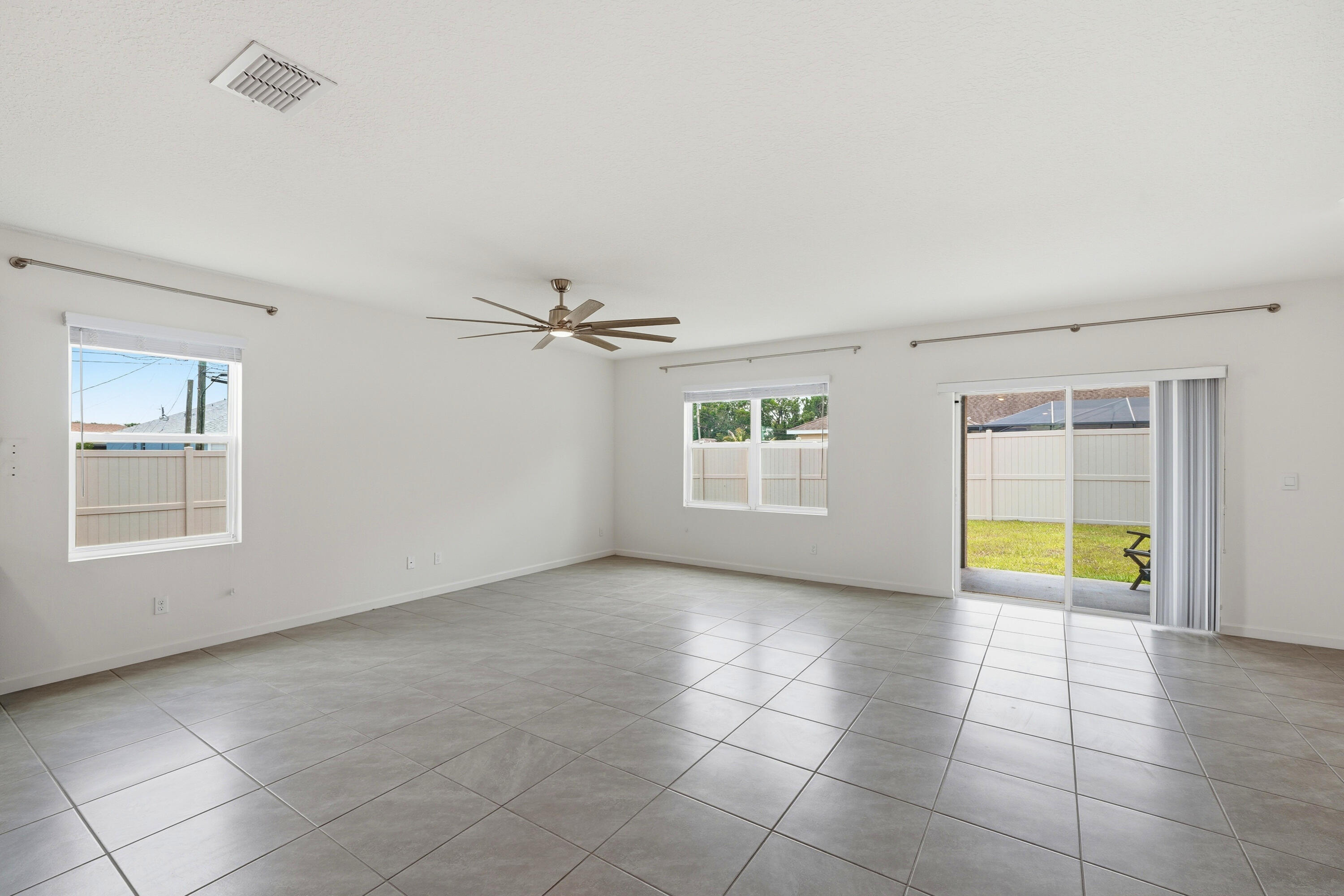 1572 Sw Paar Drive Property Photo 11