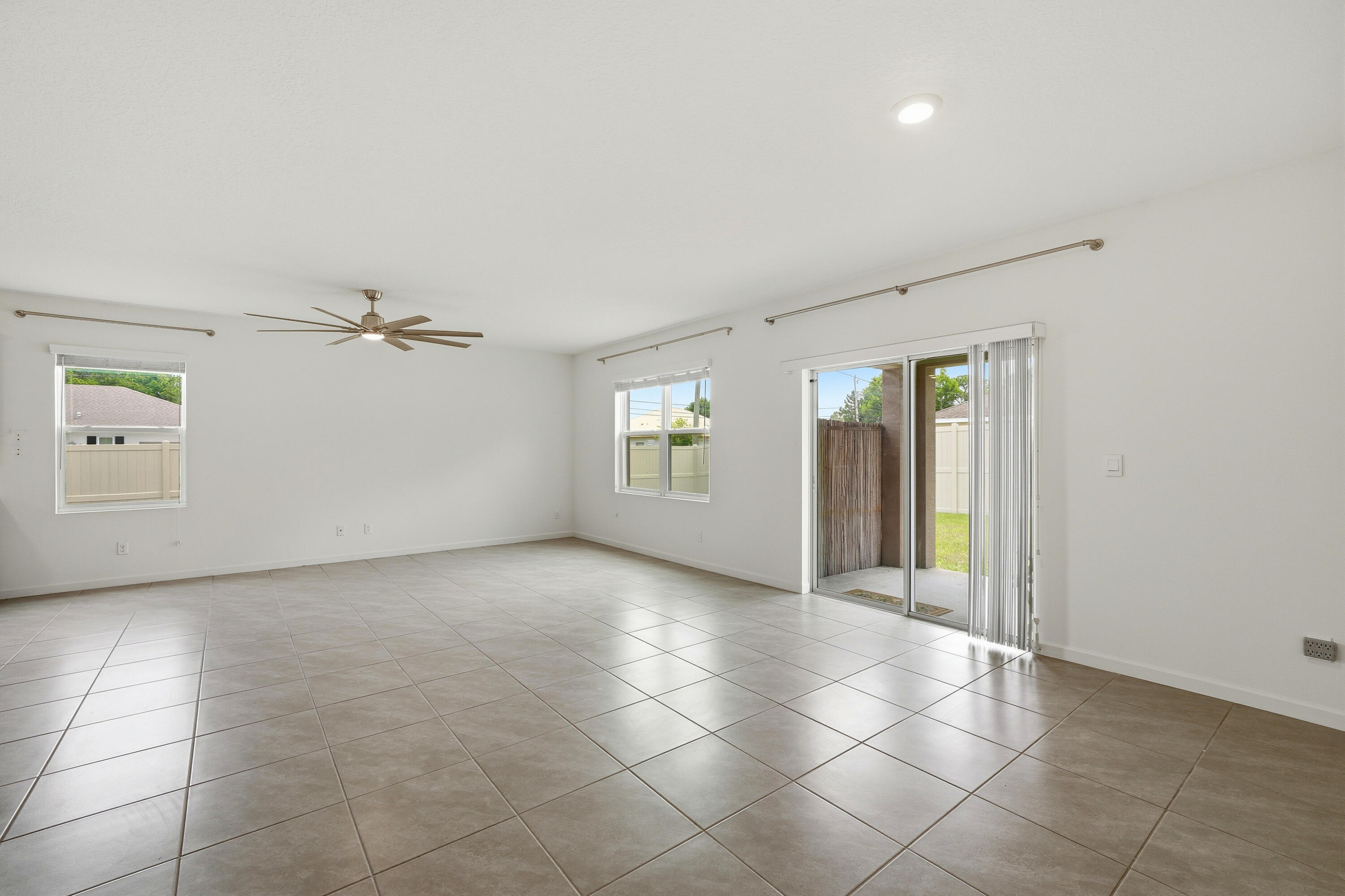 1572 Sw Paar Drive Property Photo 12