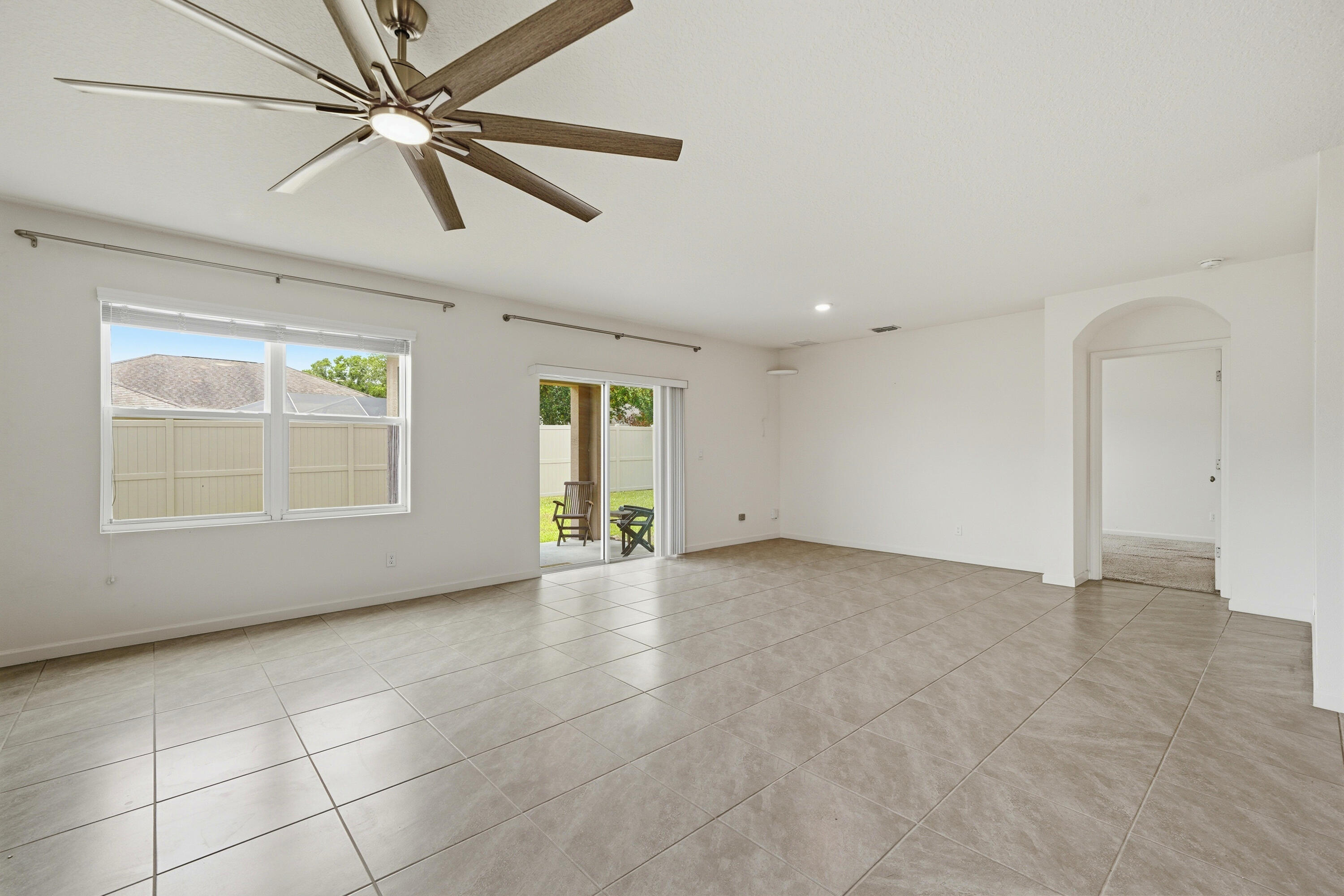 1572 Sw Paar Drive Property Photo 14