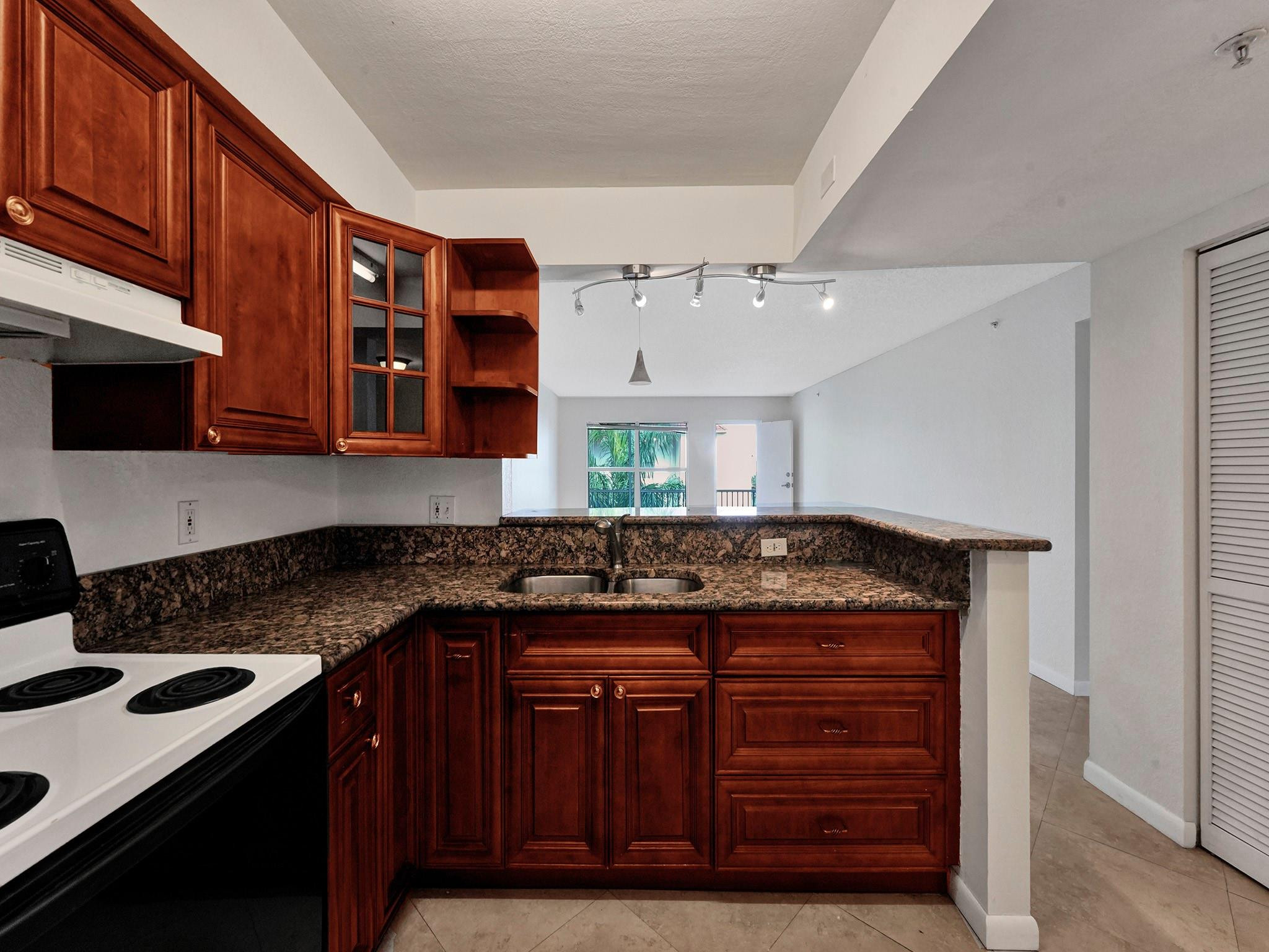 4025 N Federal Highway B311 Property Photo 2