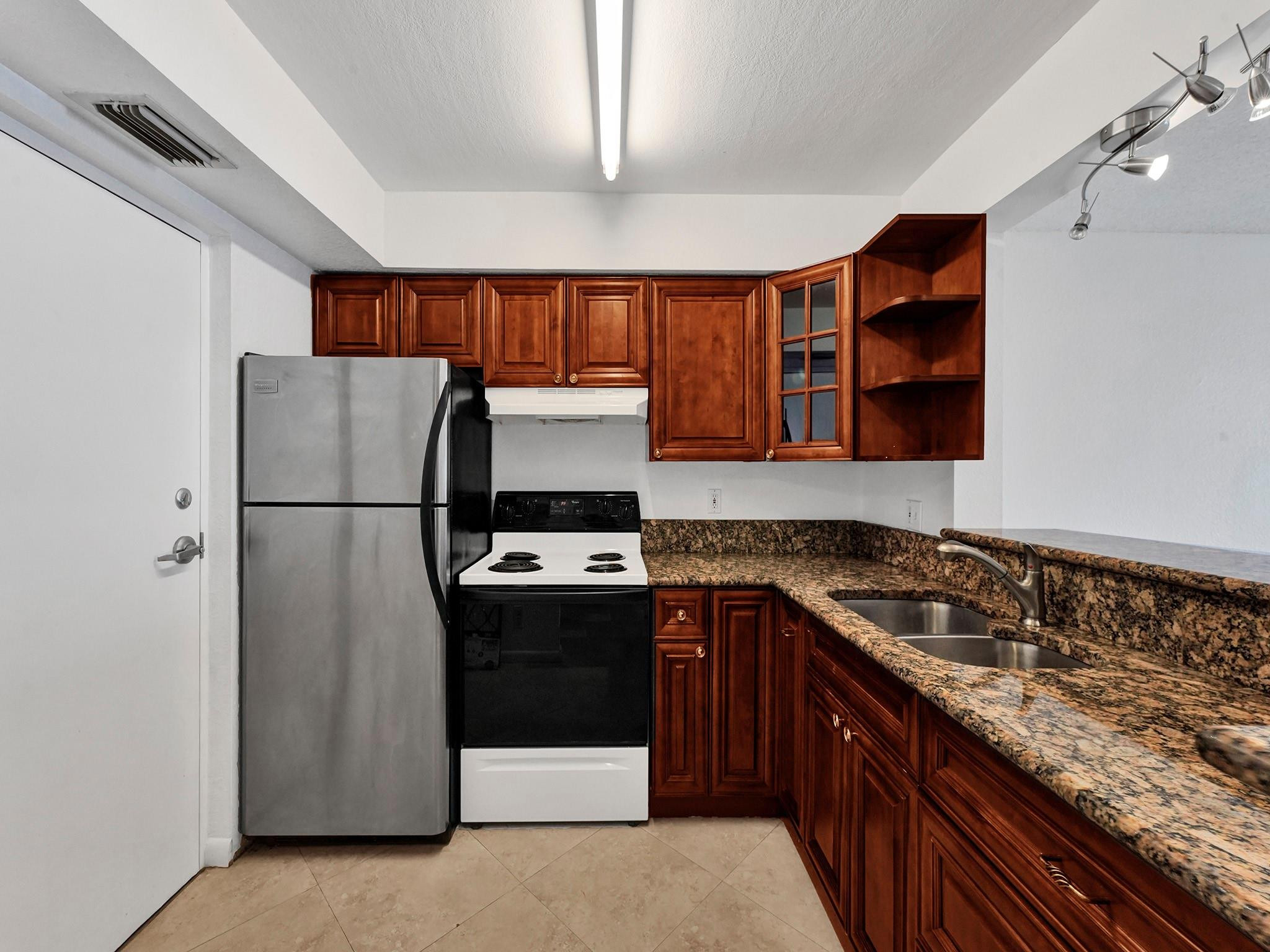 4025 N Federal Highway B311 Property Photo 6