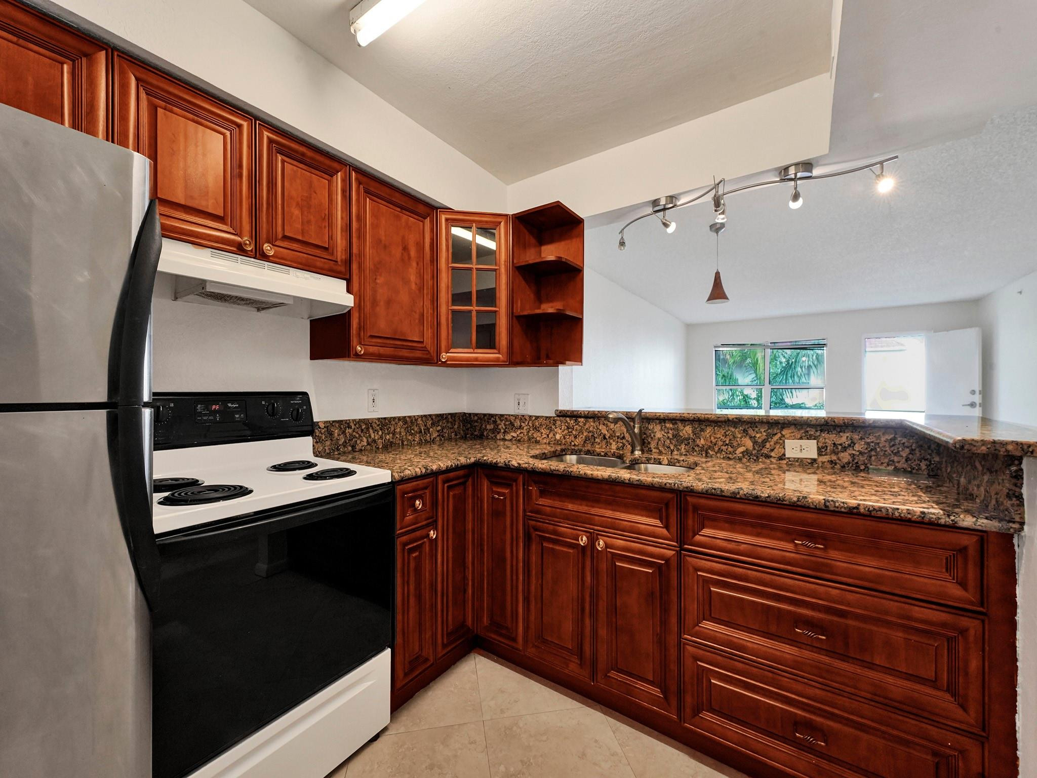 4025 N Federal Highway B311 Property Photo 7