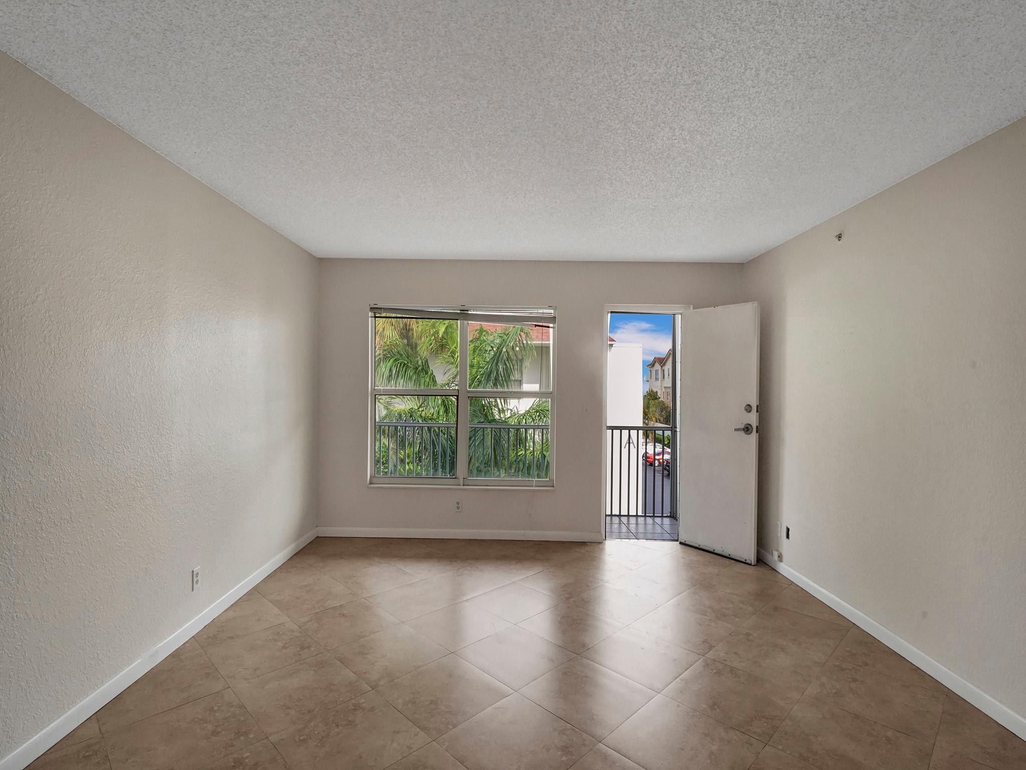 4025 N Federal Highway B311 Property Photo 10