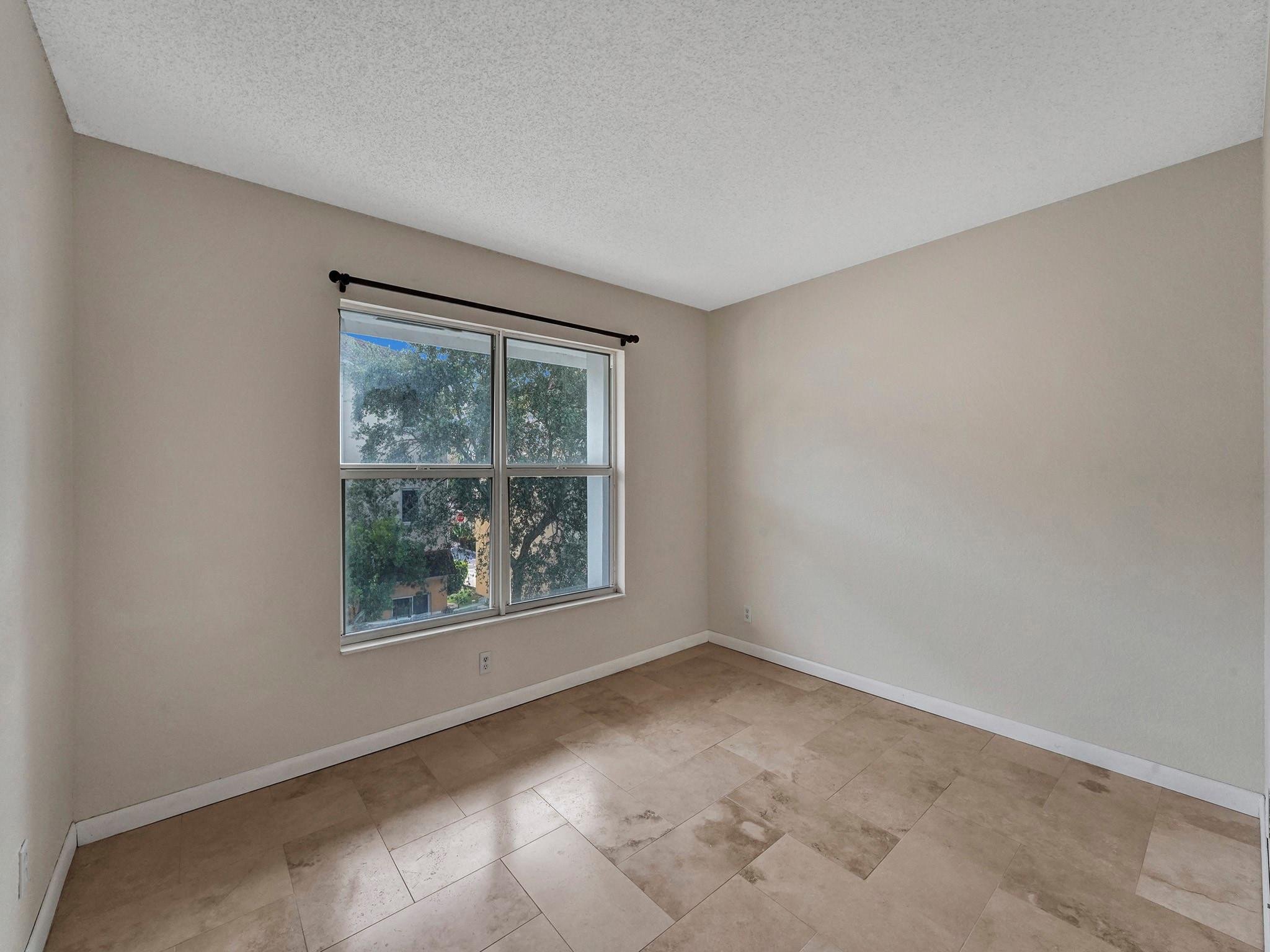 4025 N Federal Highway B311 Property Photo 12