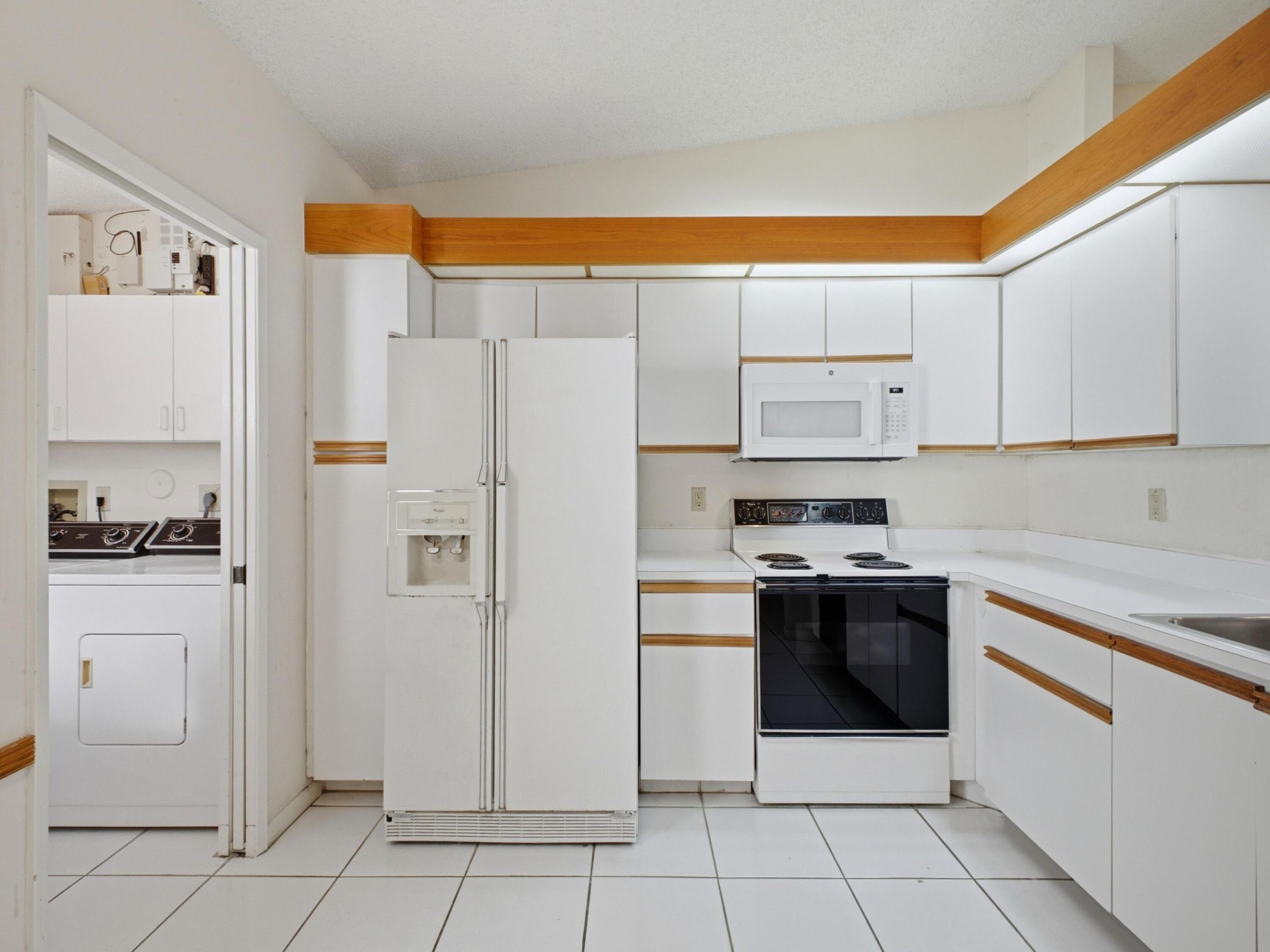 6200 Kings Gate Circle Property Photo 3