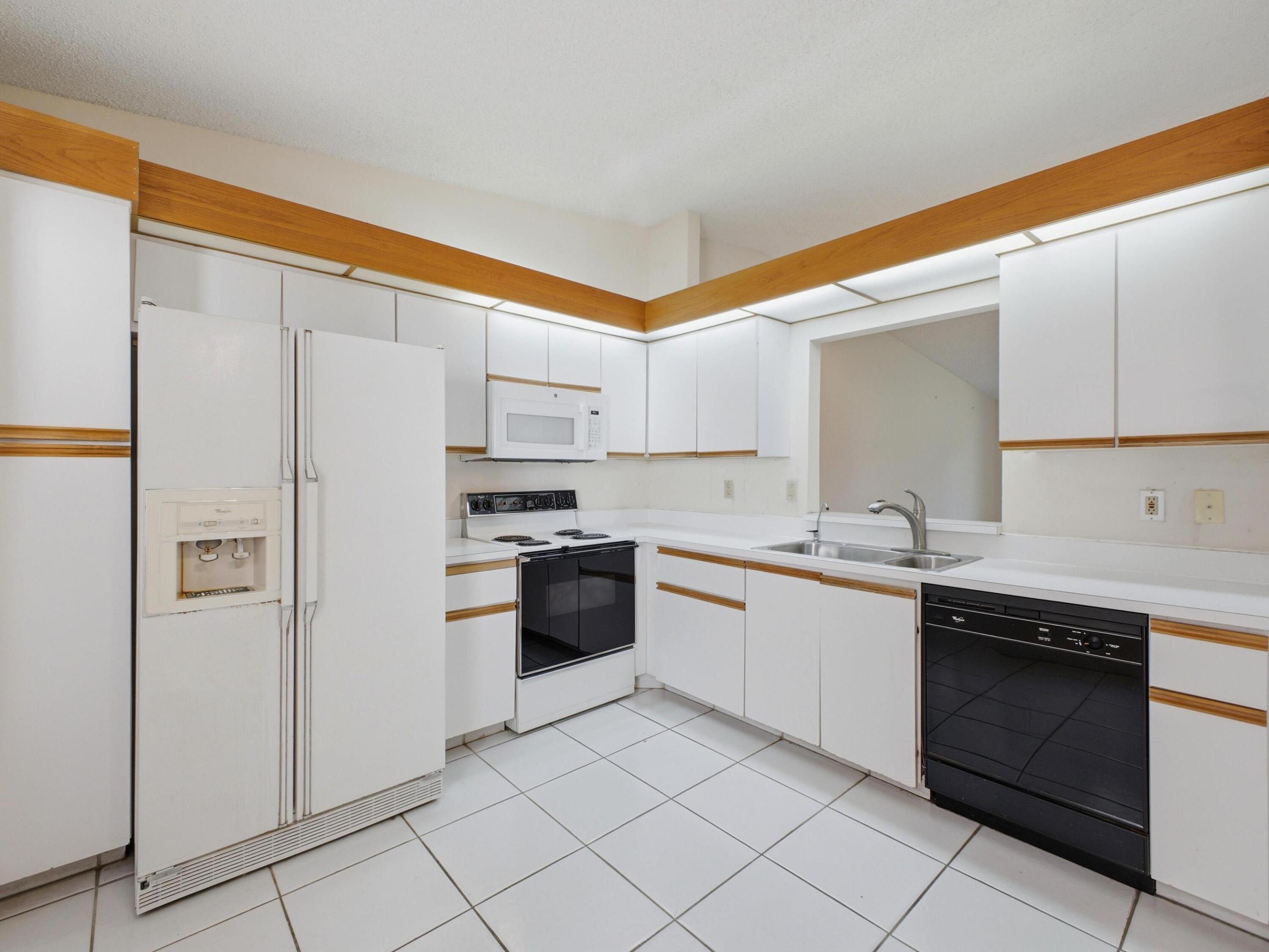 6200 Kings Gate Circle Property Photo 4