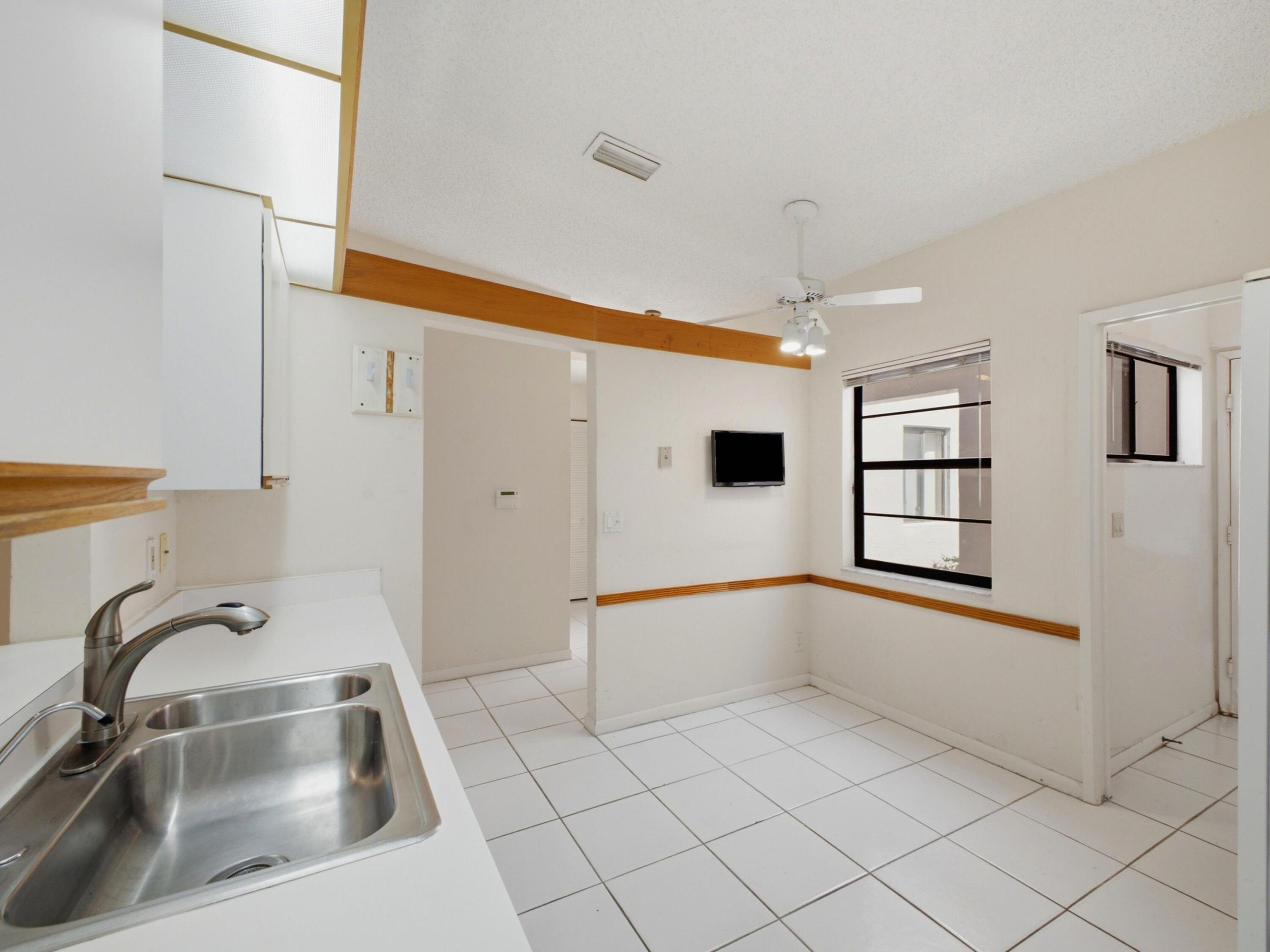 6200 Kings Gate Circle Property Photo 7