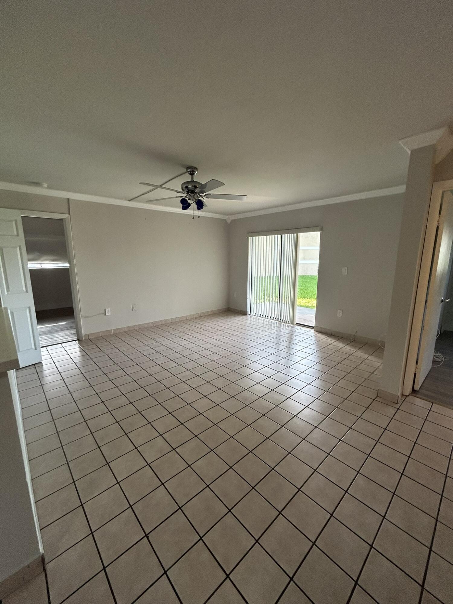450 W Palm Cir Circle W 103 Property Photo 3