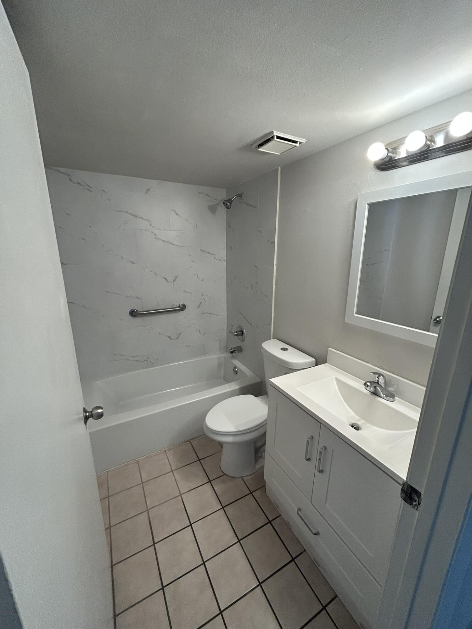 450 W Palm Cir Circle W 103 Property Photo 6