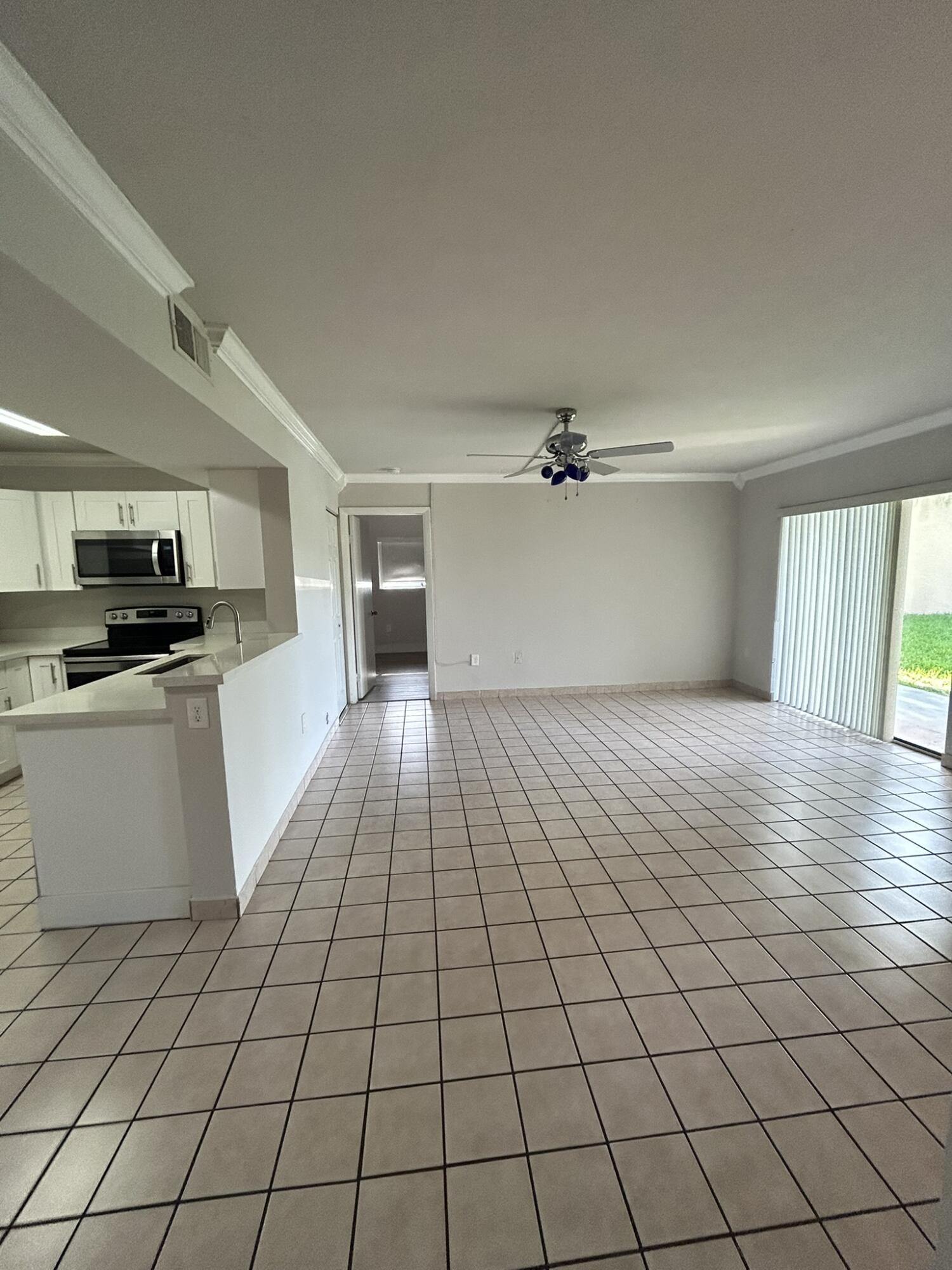 450 W Palm Cir Circle W 103 Property Photo 9