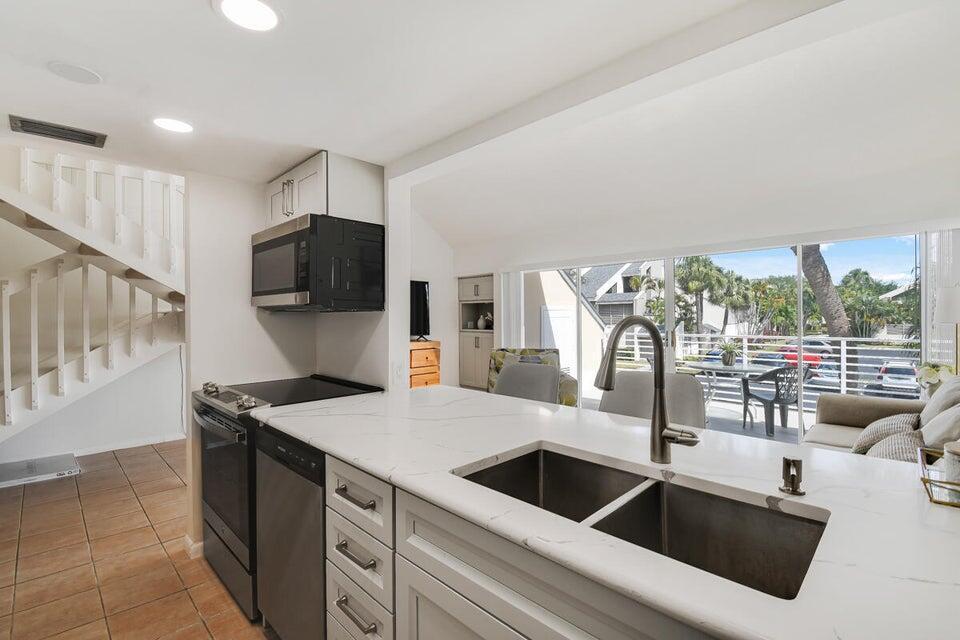1605 S Us Highway 1 M2-214 Property Photo 8