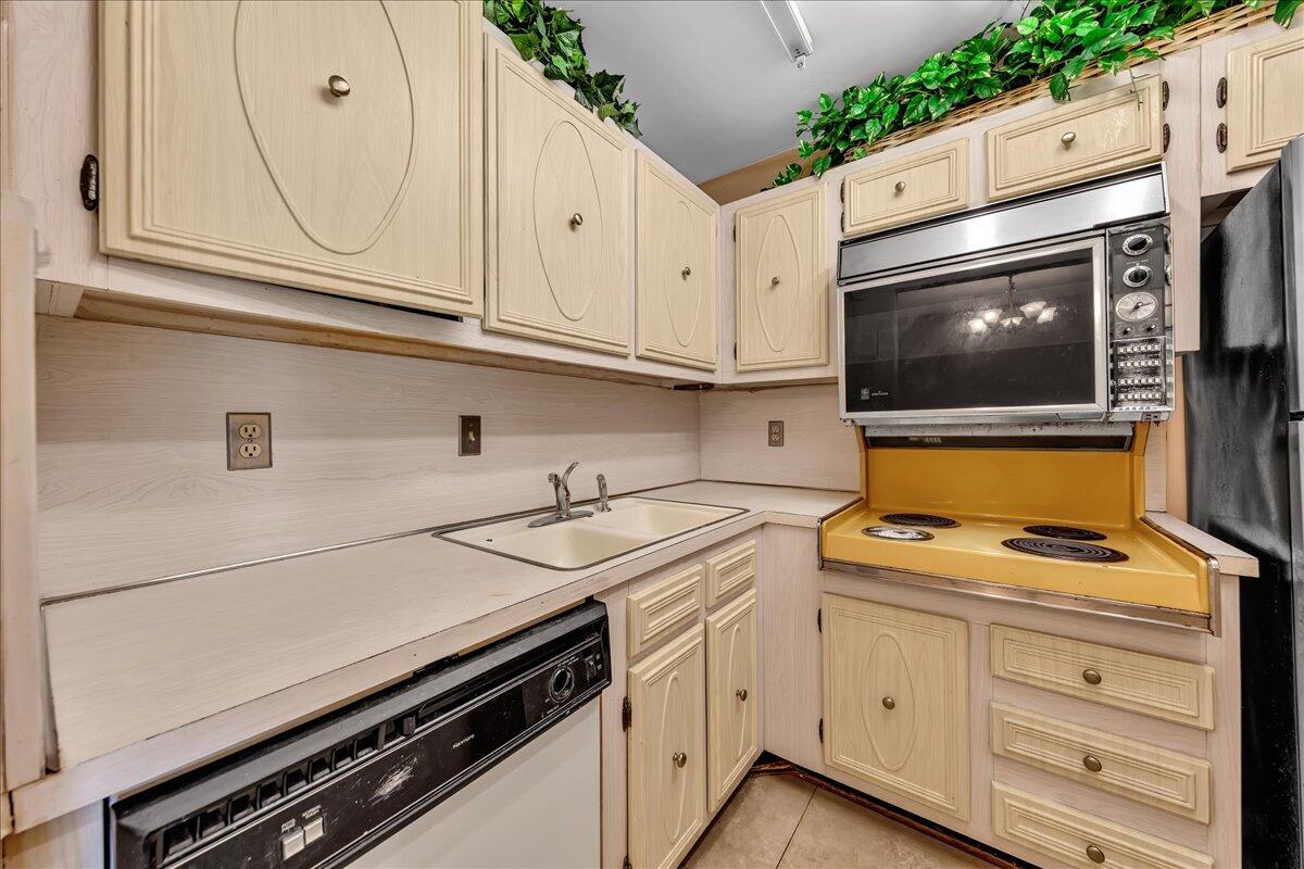 180 Cypress Club Drive 816 Property Photo 24