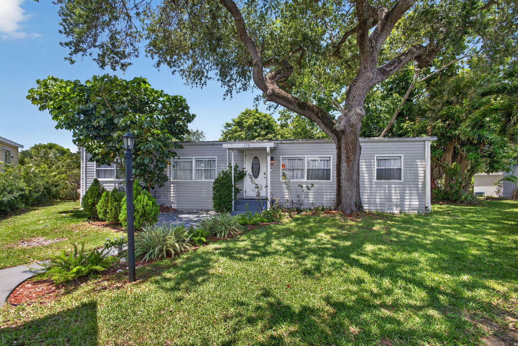 170 Maple Avenue W Property Photo 3