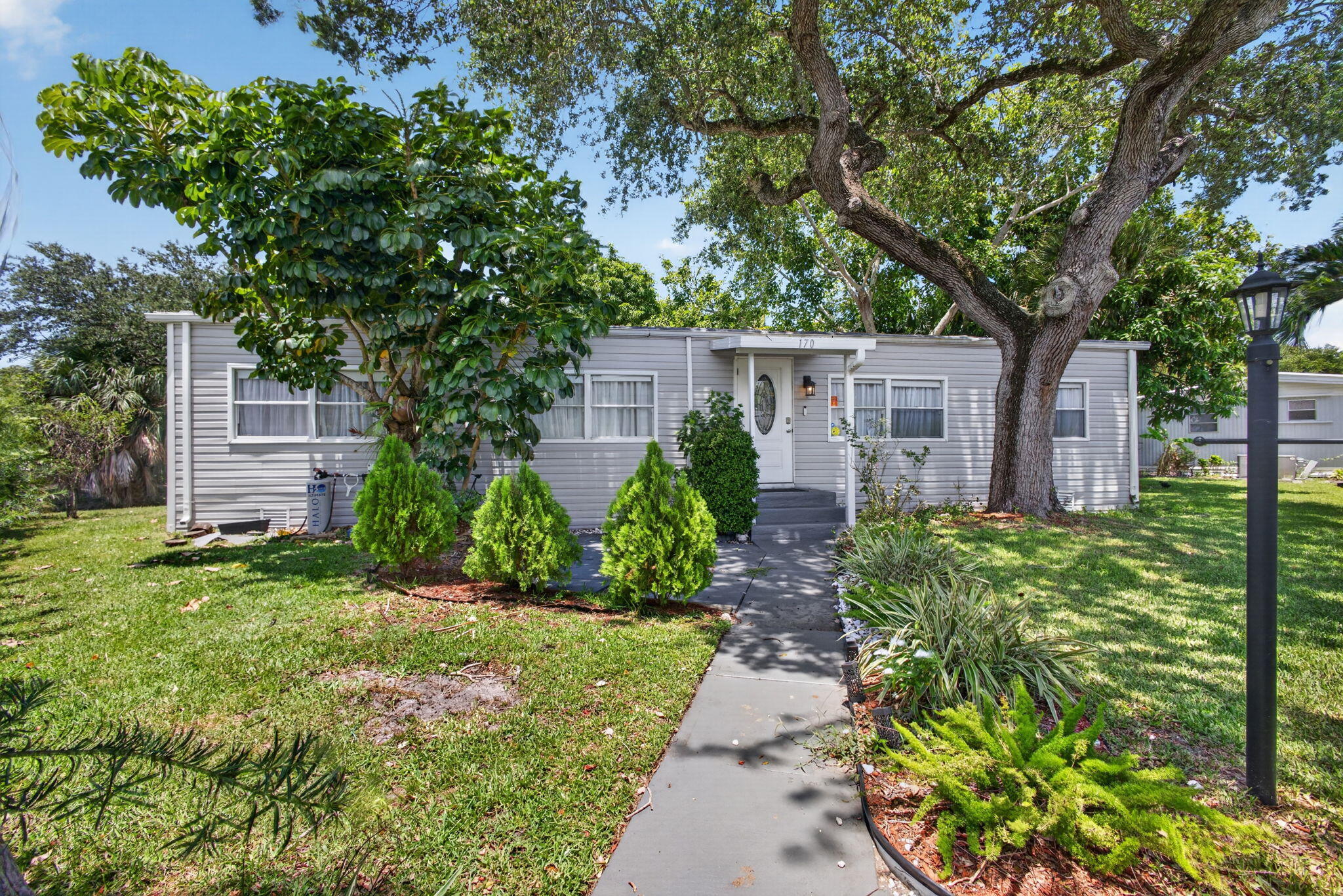 170 Maple Avenue W Property Photo 4