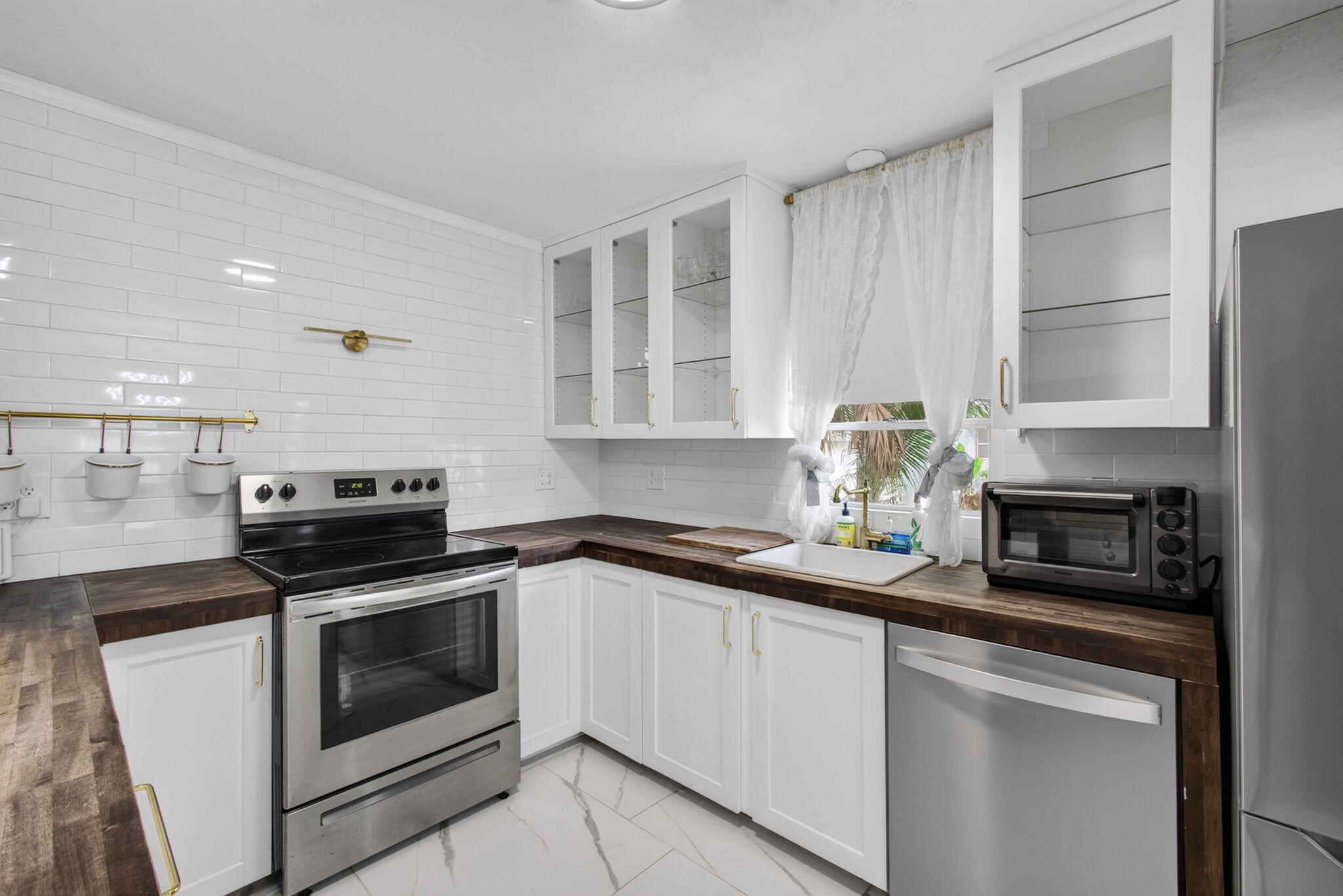 170 Maple Avenue W Property Photo 24