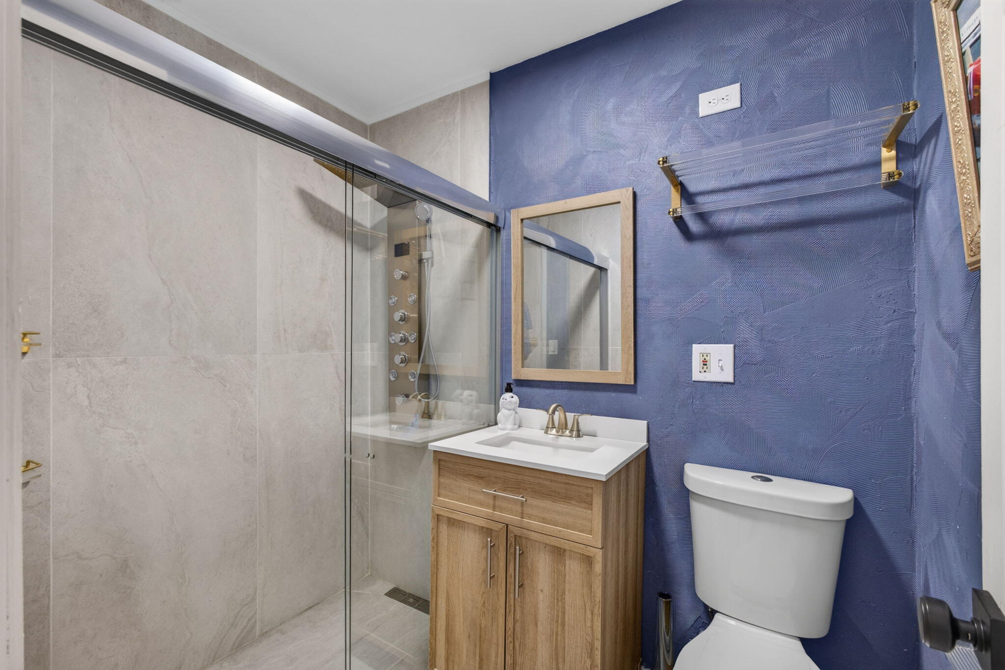 170 Maple Avenue W Property Photo 28