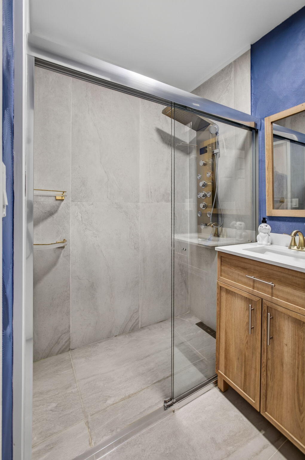 170 Maple Avenue W Property Photo 29
