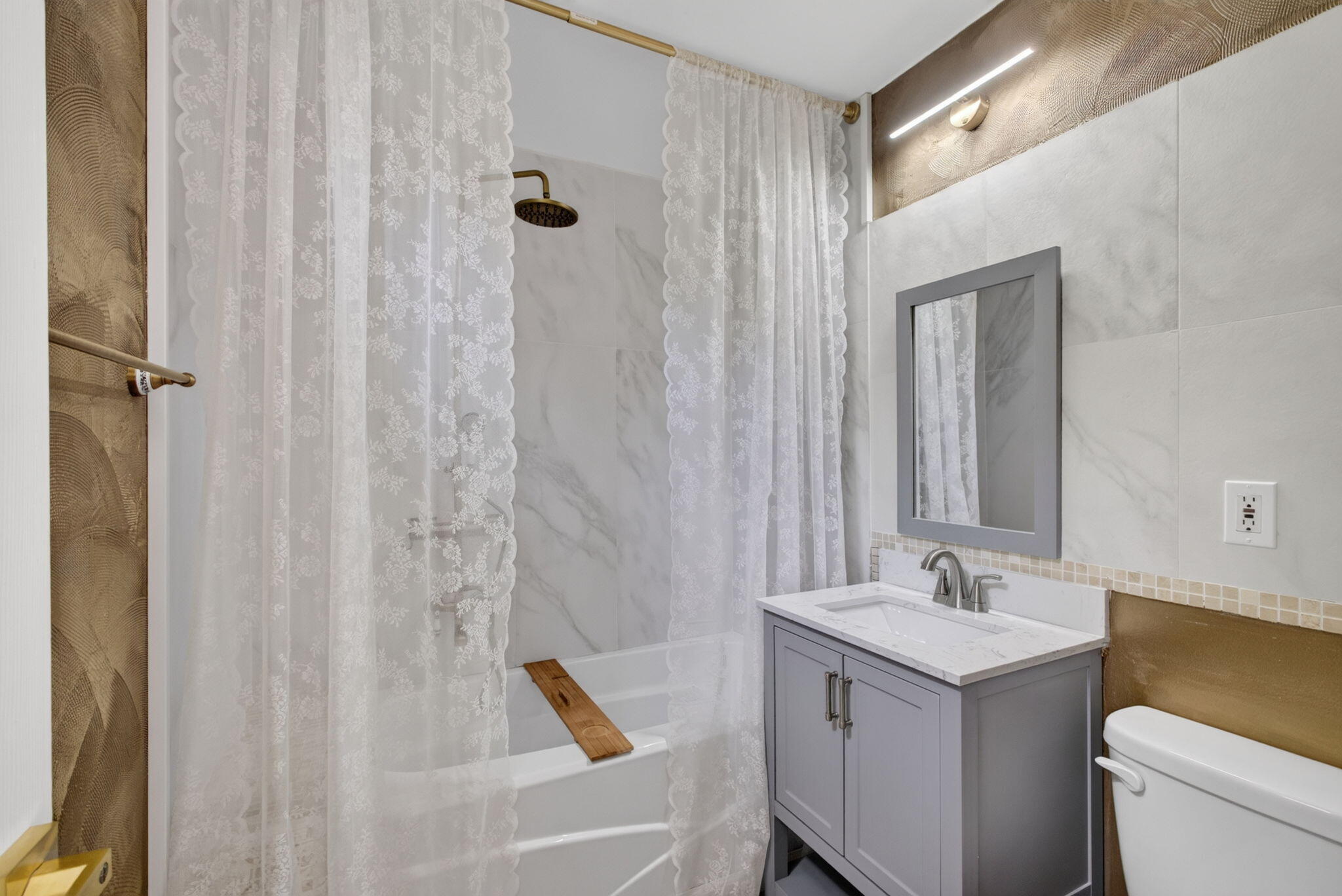 170 Maple Avenue W Property Photo 34