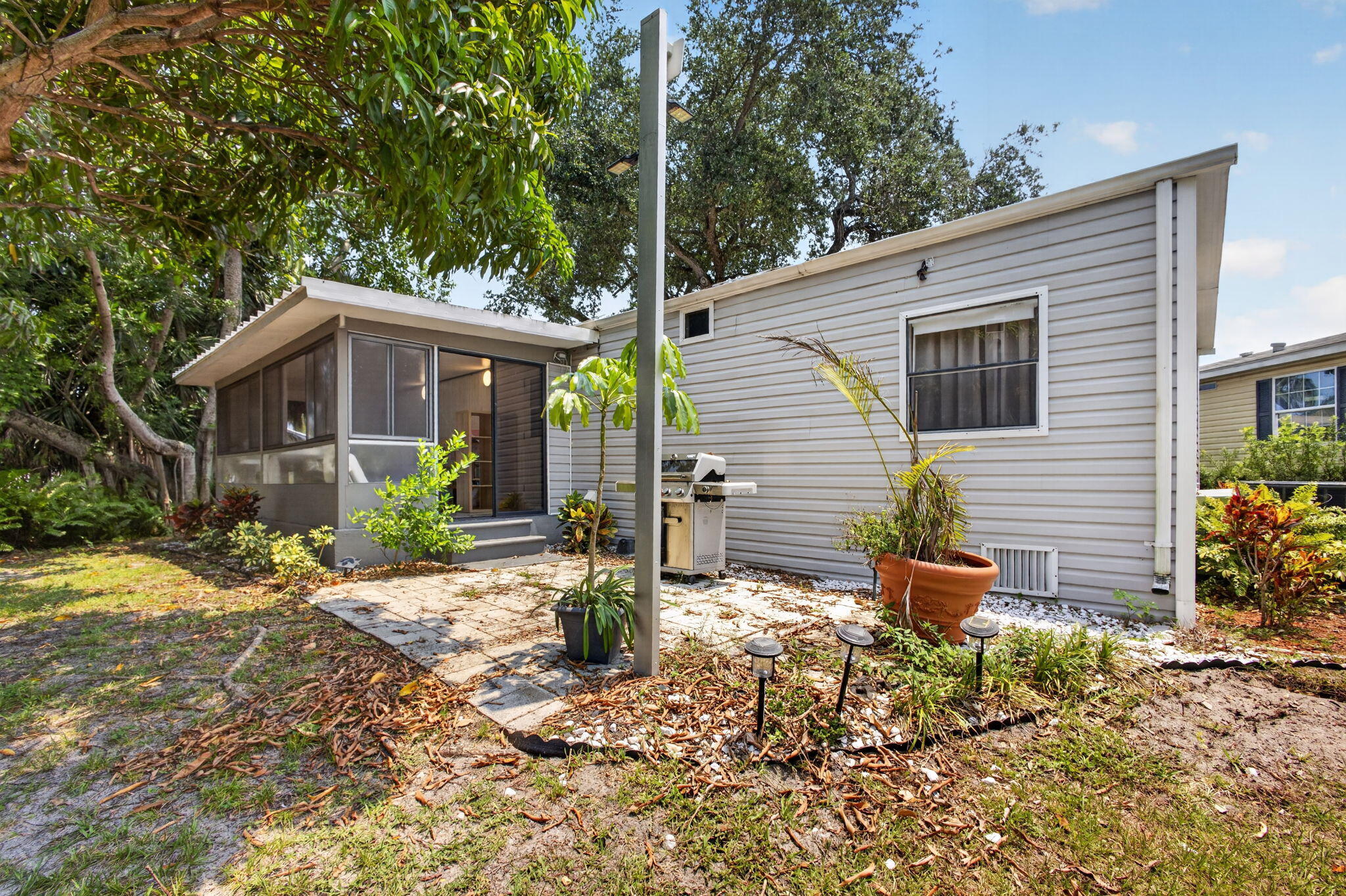 170 Maple Avenue W Property Photo 43