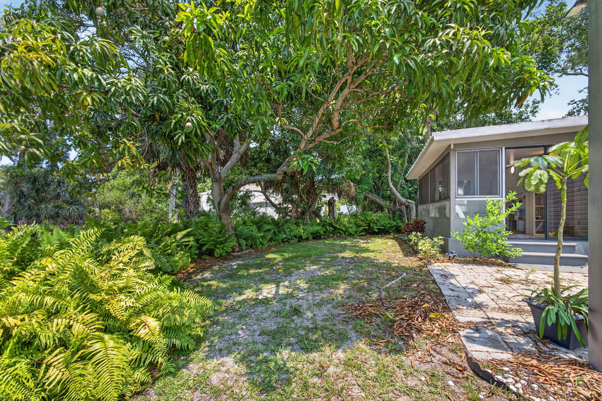 170 Maple Avenue W Property Photo 44